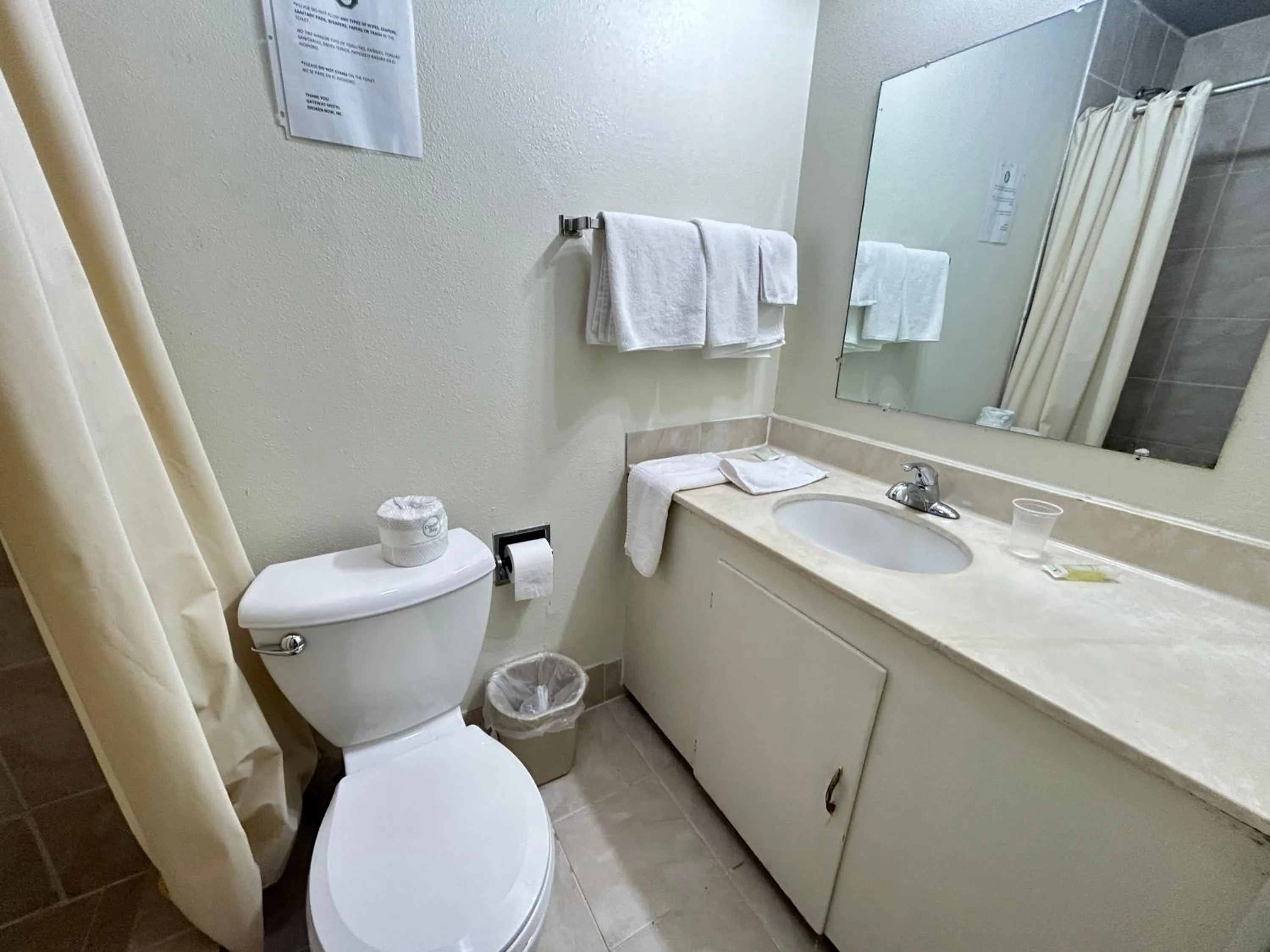 Bathroom in Gateaway Motel Broken Bow NE