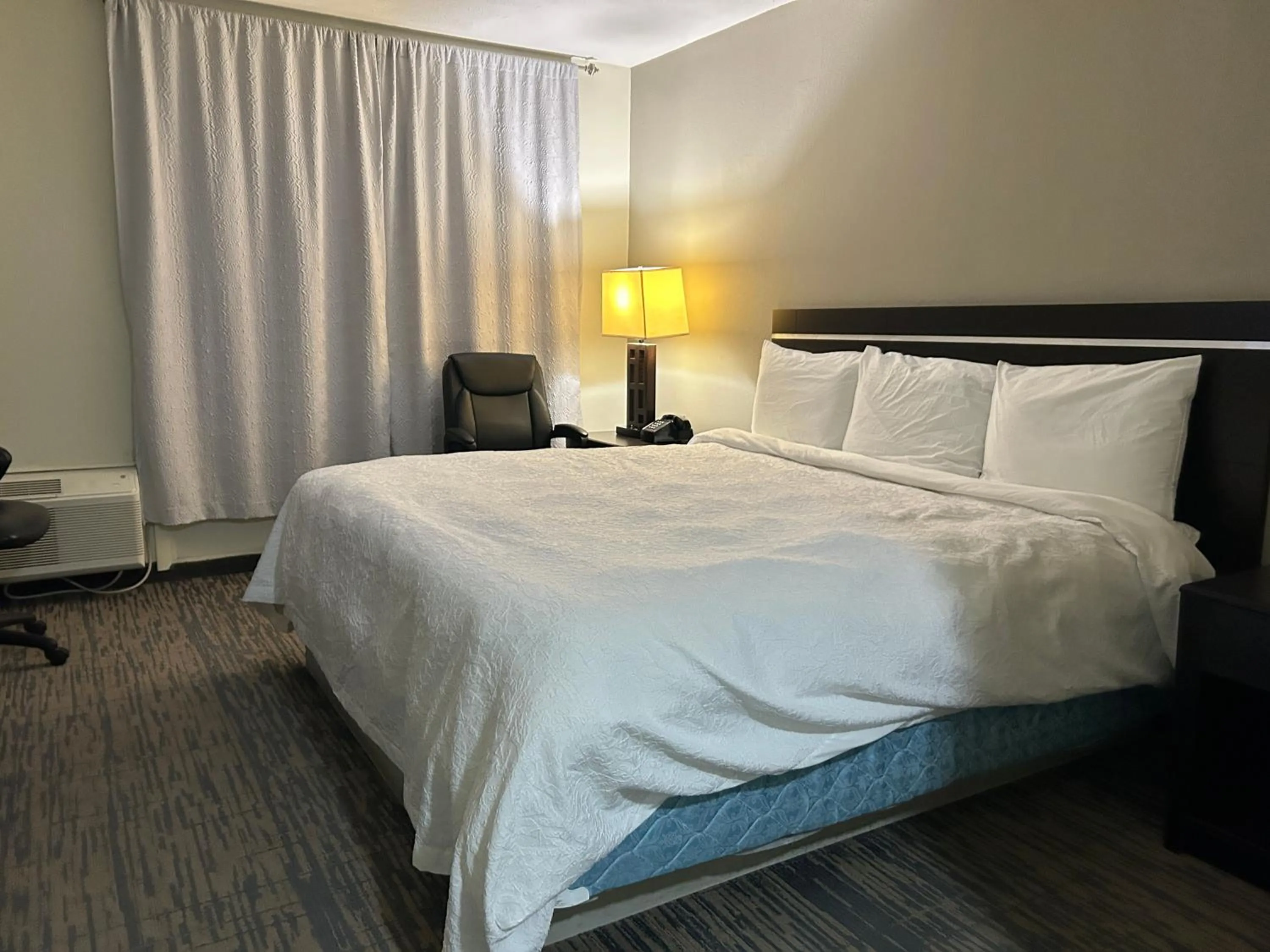 Bedroom, Bed in Gateaway Motel Broken Bow NE