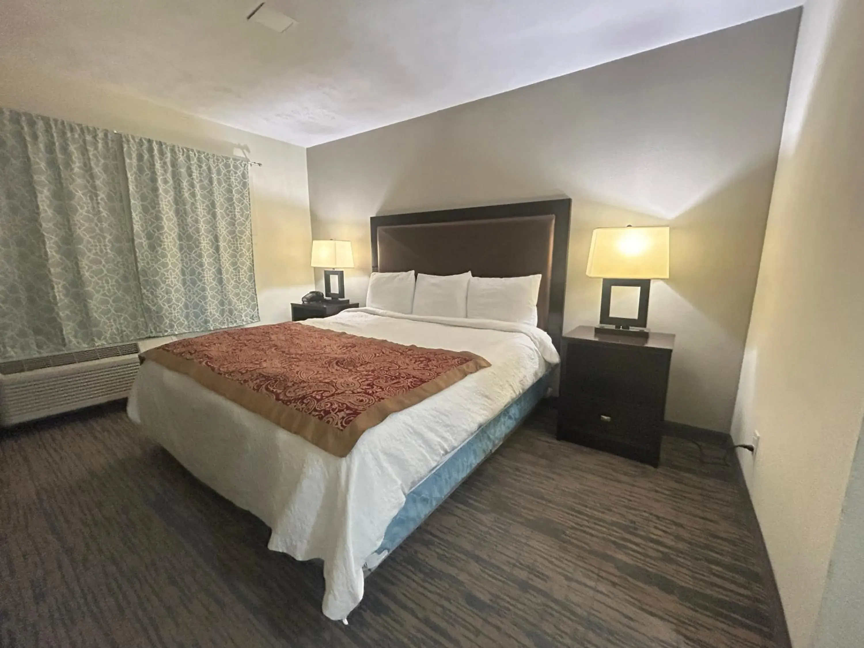 King Bed Non-Smoking in Gateaway Motel Broken Bow NE King Bed Non-Smoking in Gateaway Motel Broken Bow NE