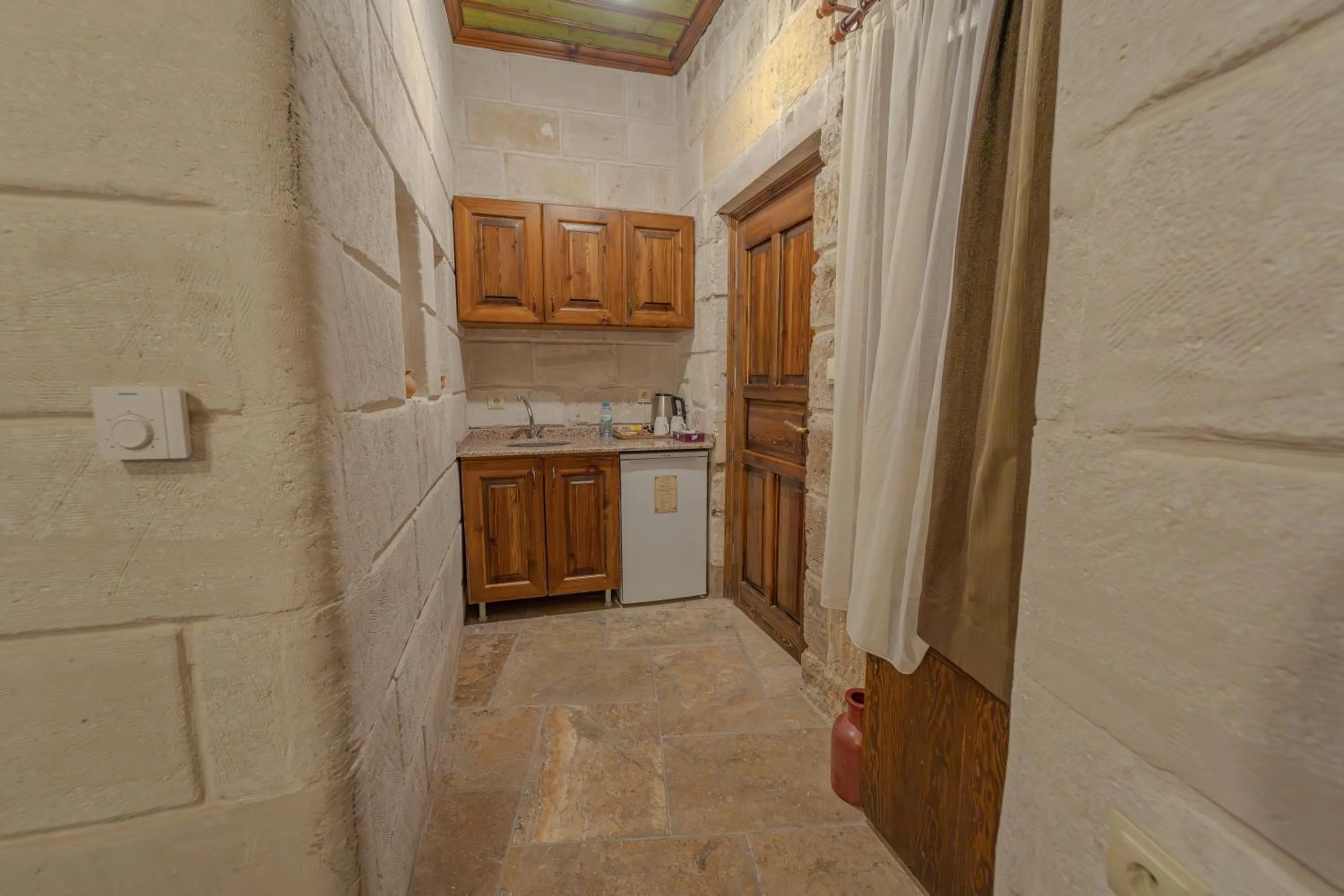 Kitchen or kitchenette in Zara Cave Hotel