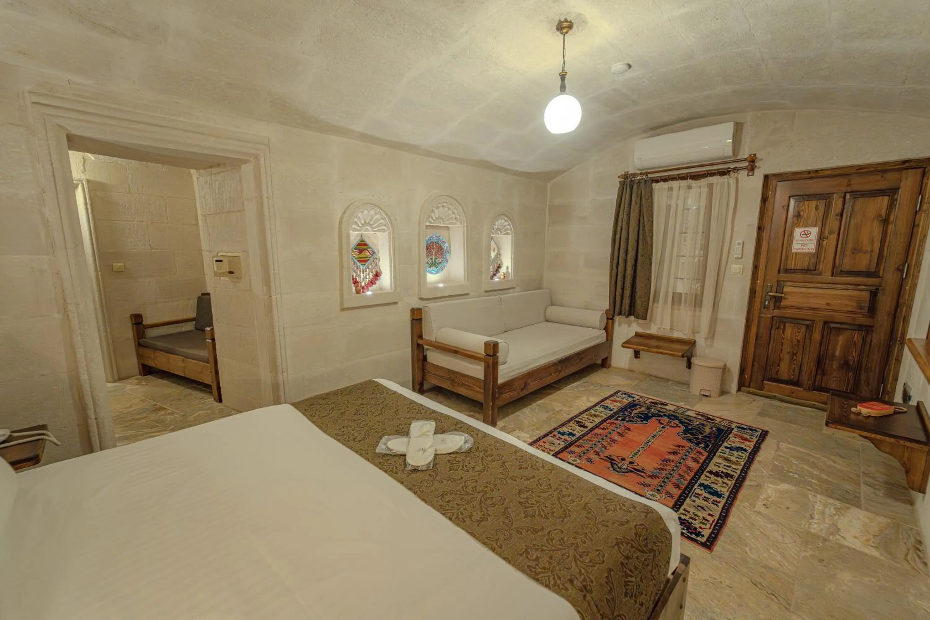 Photo of the whole room, Bed in Zara Cave Hotel