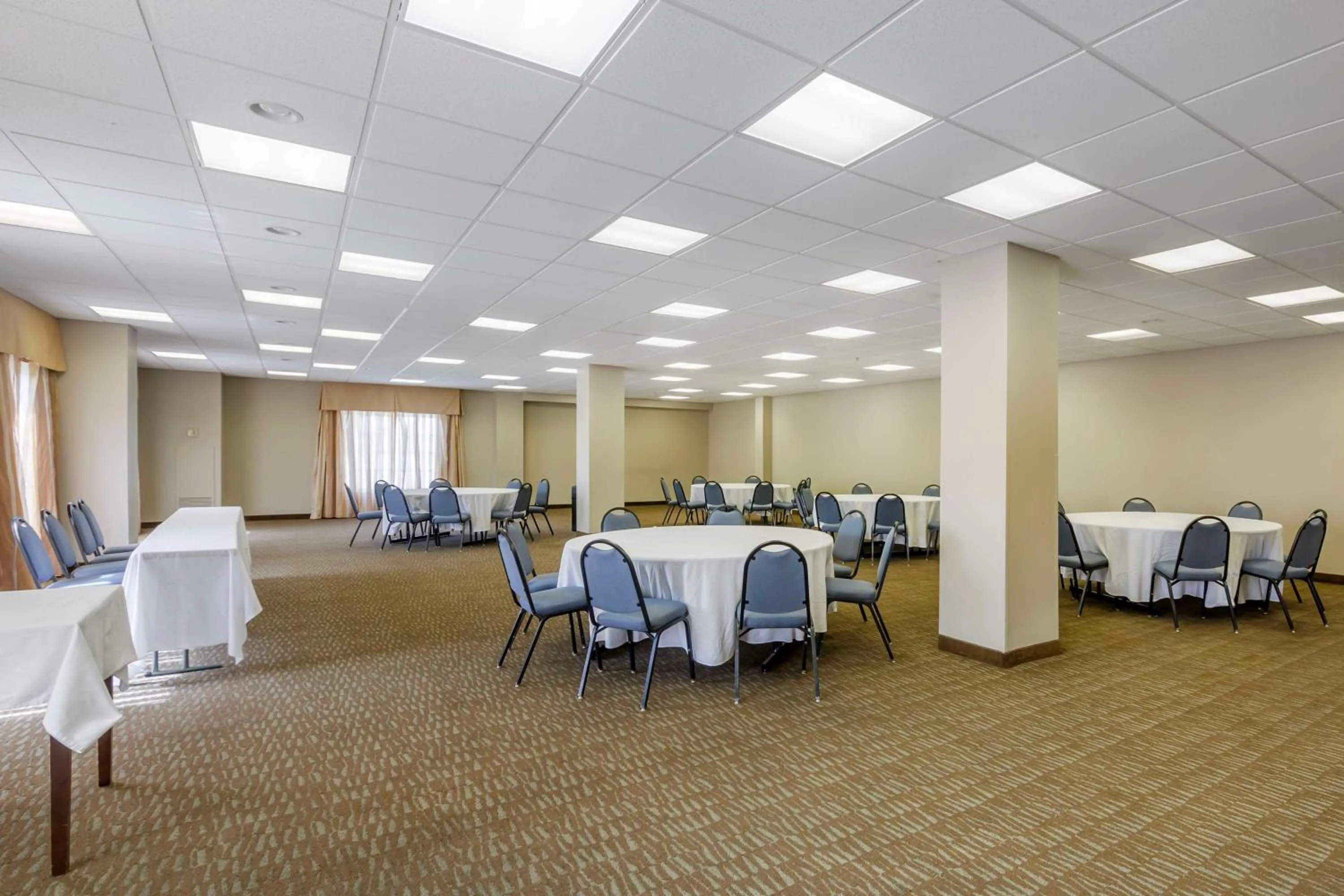 Meeting/conference room in Best Western Naples Plaza Hotel