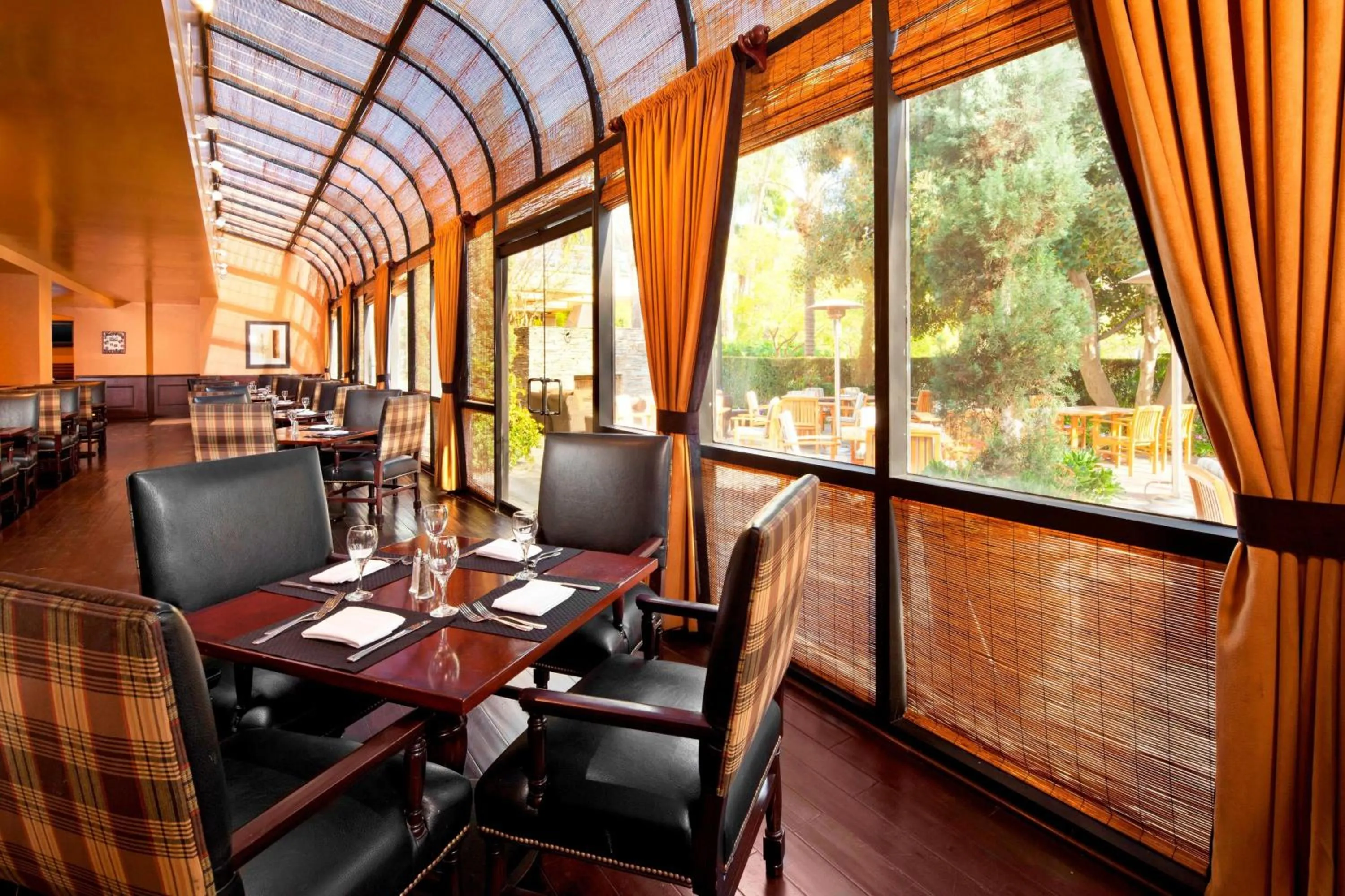 Restaurant/places to eat in Sheraton Fairplex Suites & Conference Center