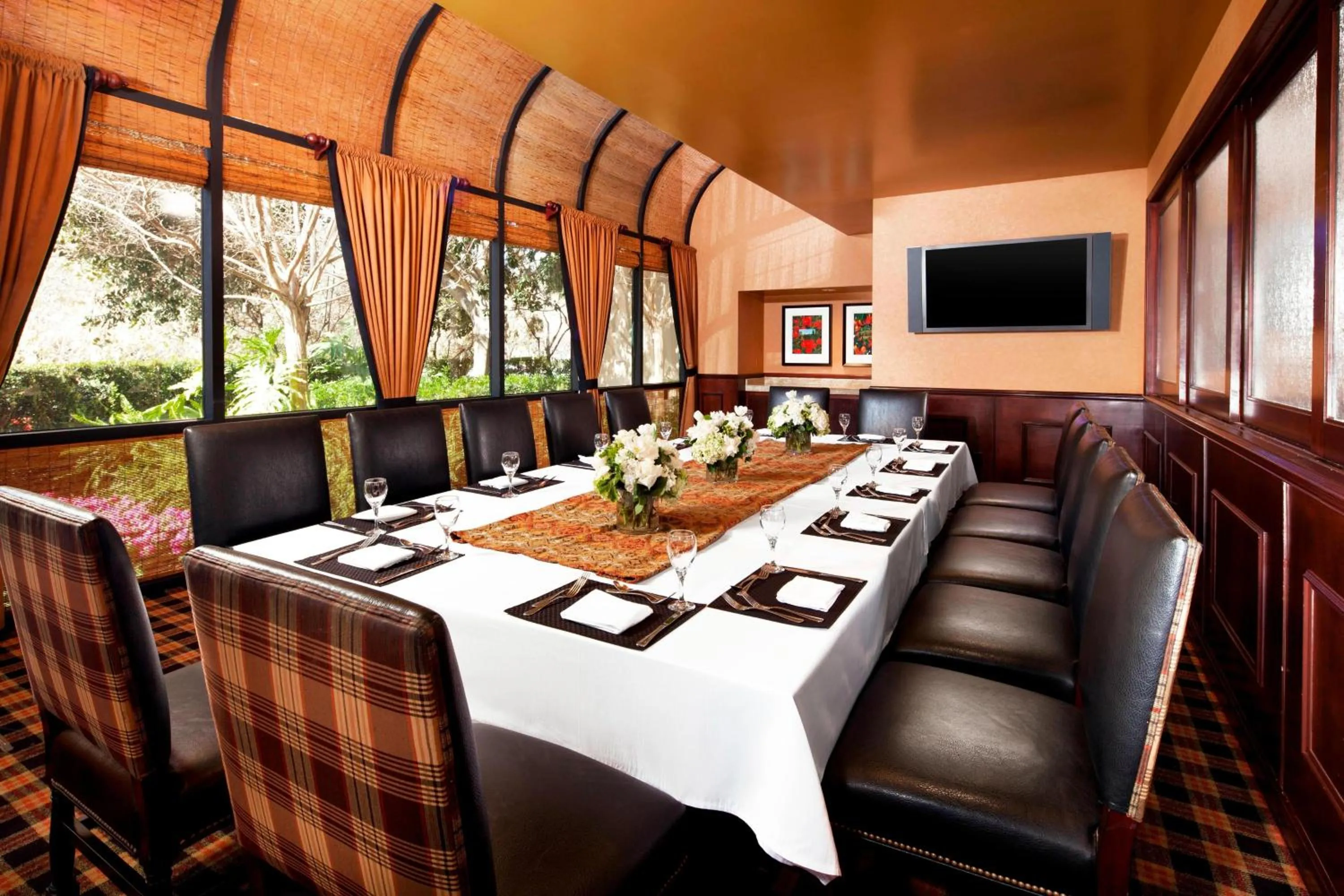 Restaurant/places to eat in Sheraton Fairplex Suites & Conference Center