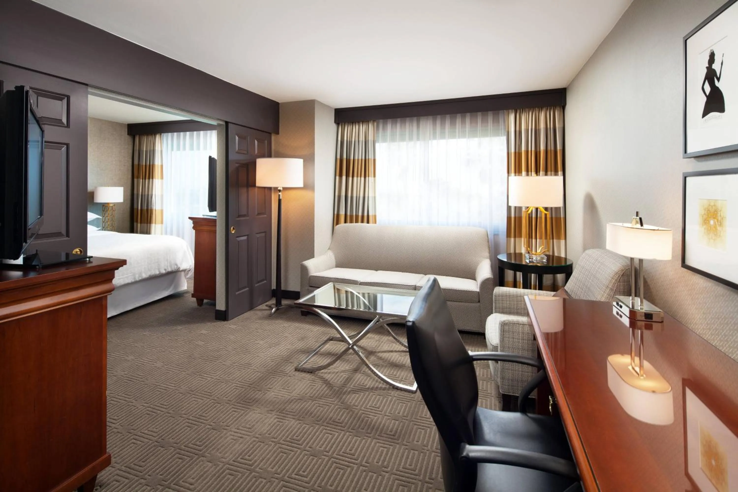 Bedroom, Bed in Sheraton Fairplex Suites & Conference Center