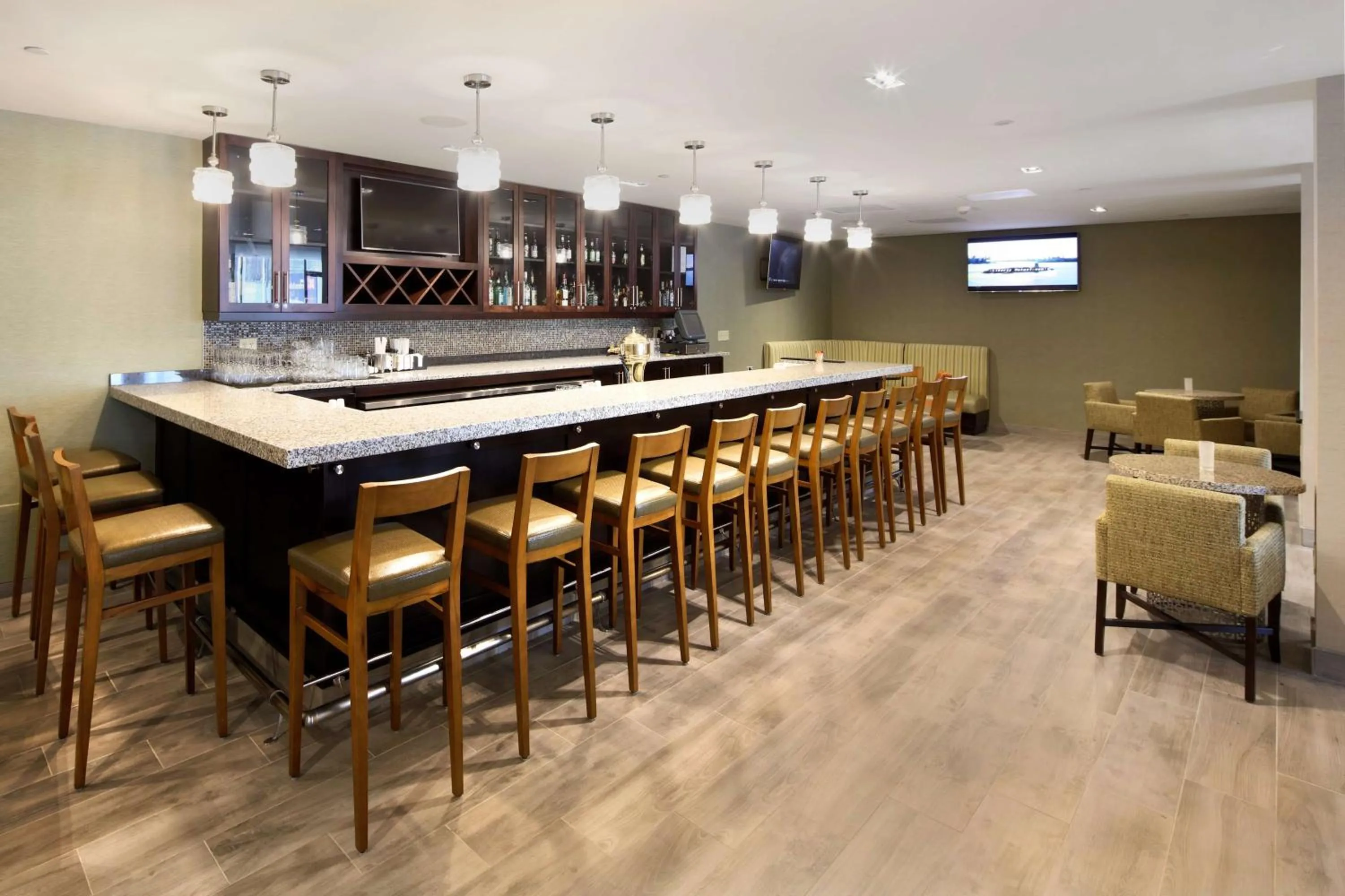 Lounge or bar in Hilton Garden Inn Reagan National Airport