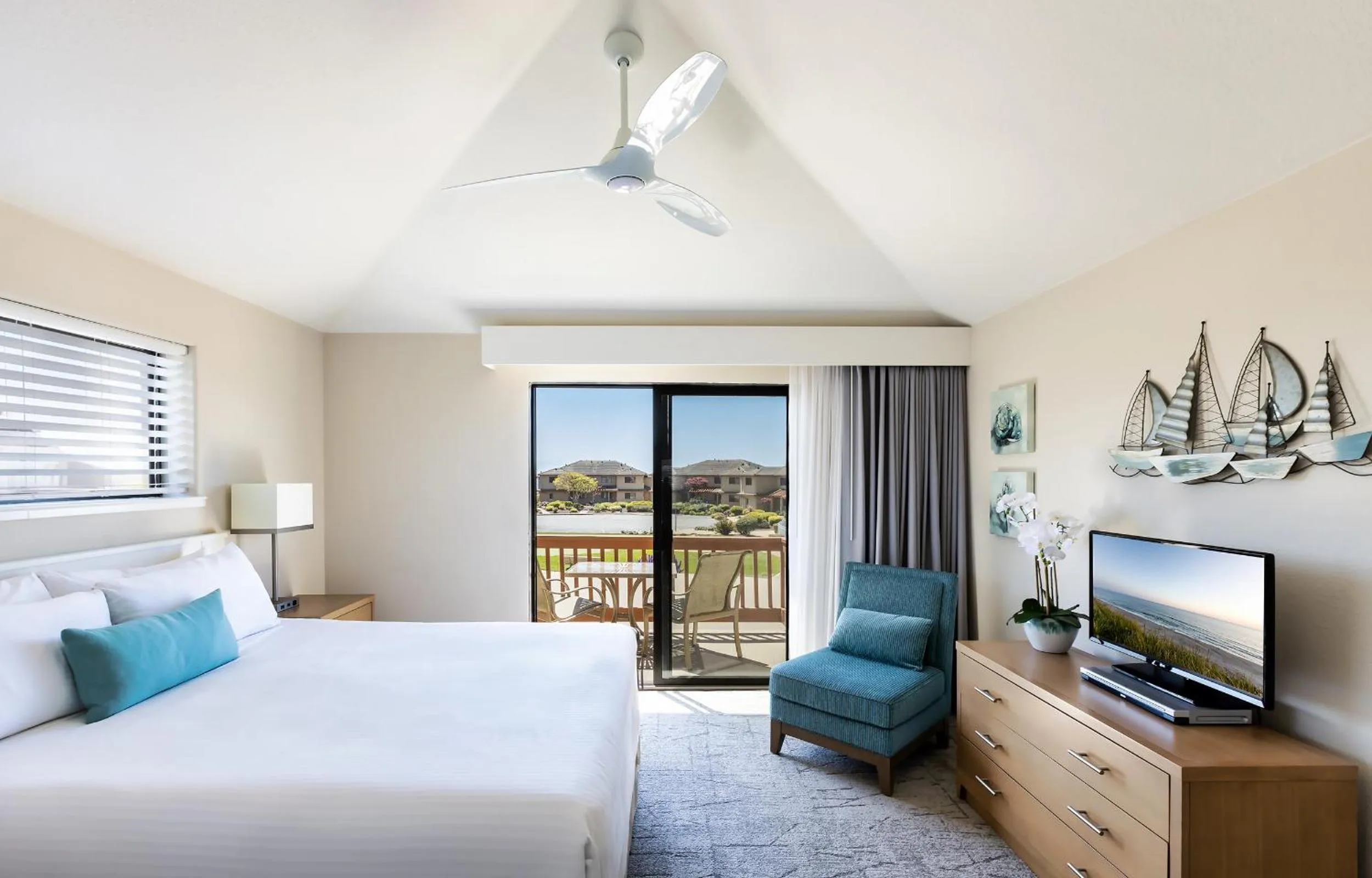 Bed in Seascape Beach Resort