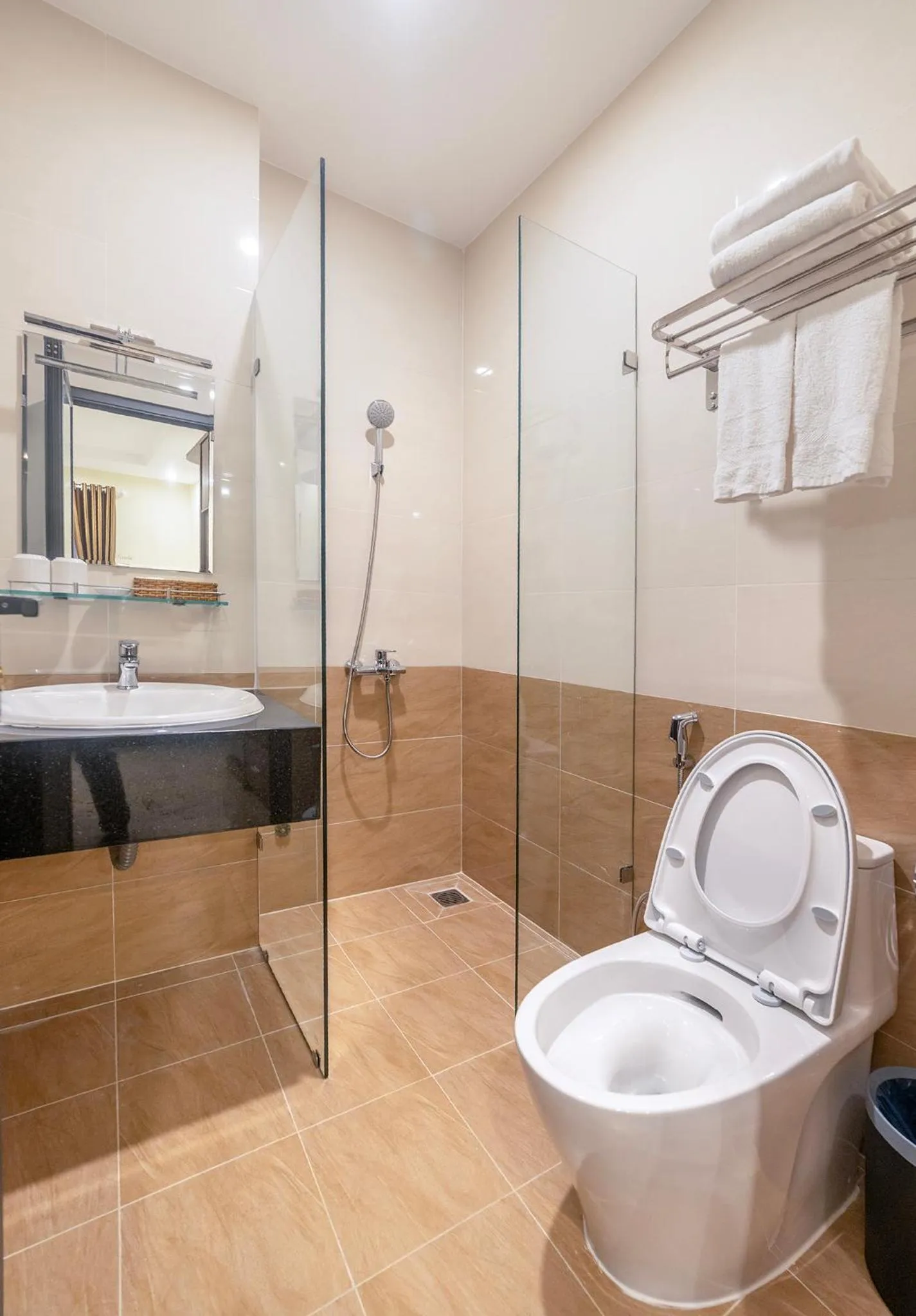 Shower in Huyền 179