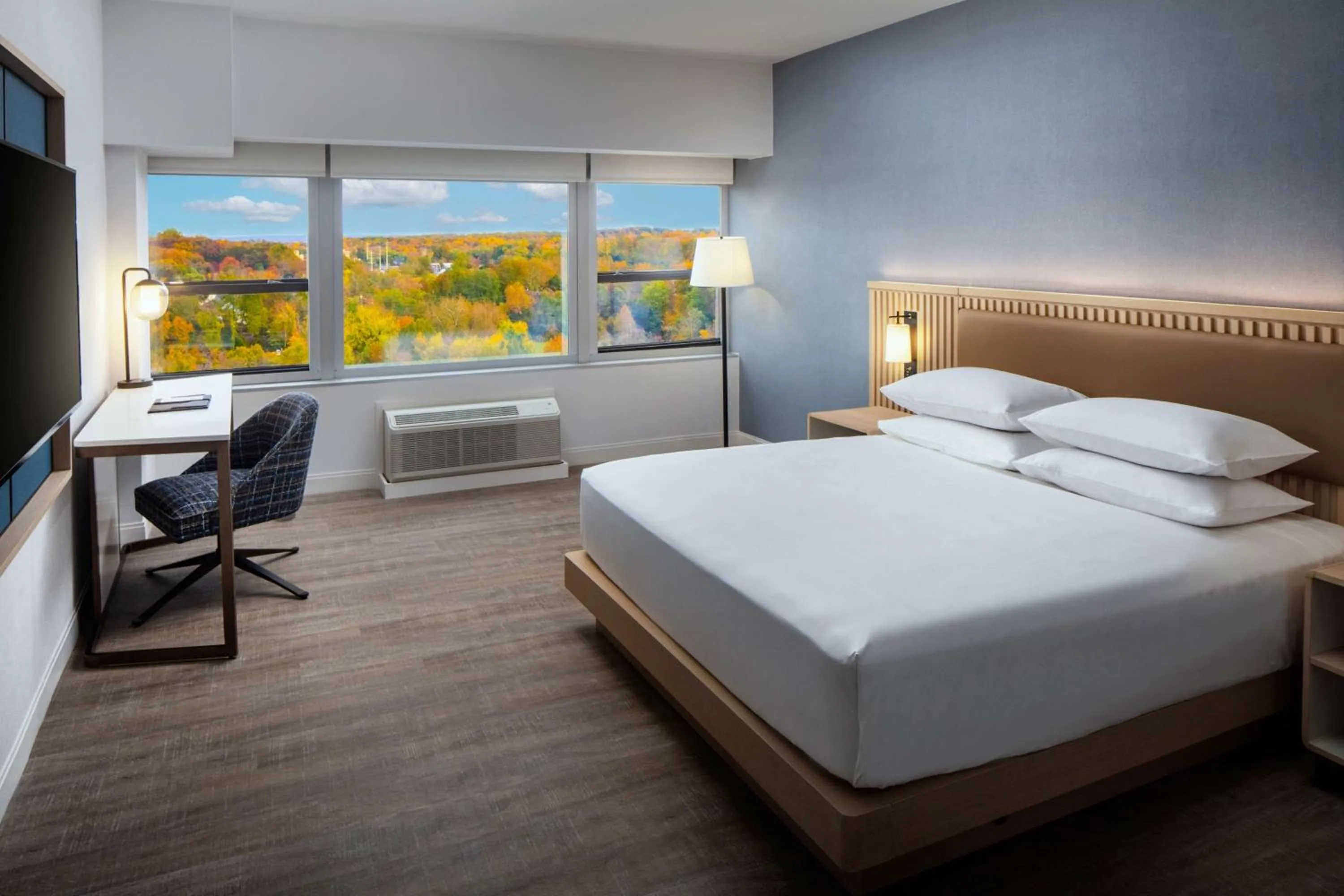 Bedroom, Bed in Hyatt Regency Morristown