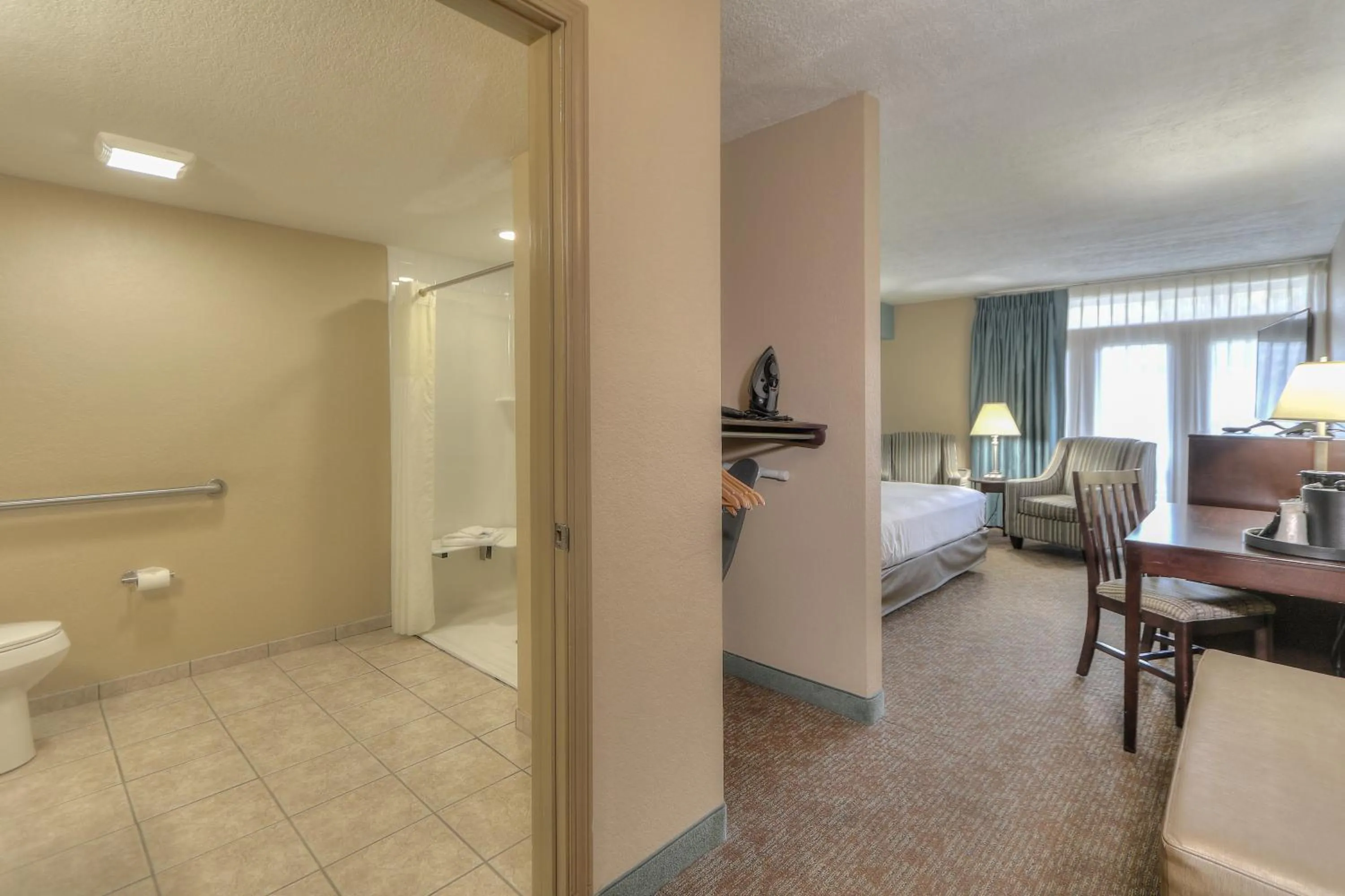 Toilet, Bed in Greystone Lodge on the River