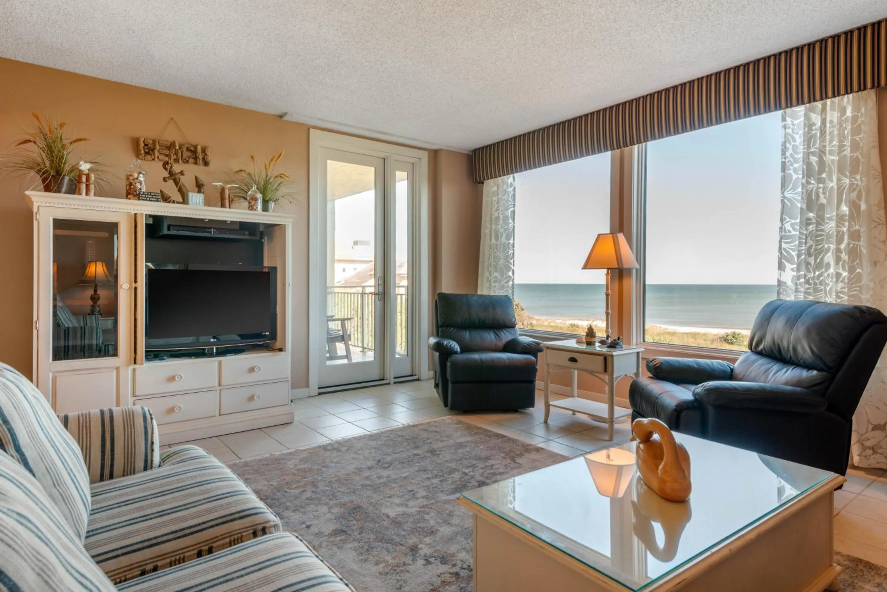 Photo of the whole room in Villas Of Amelia Island