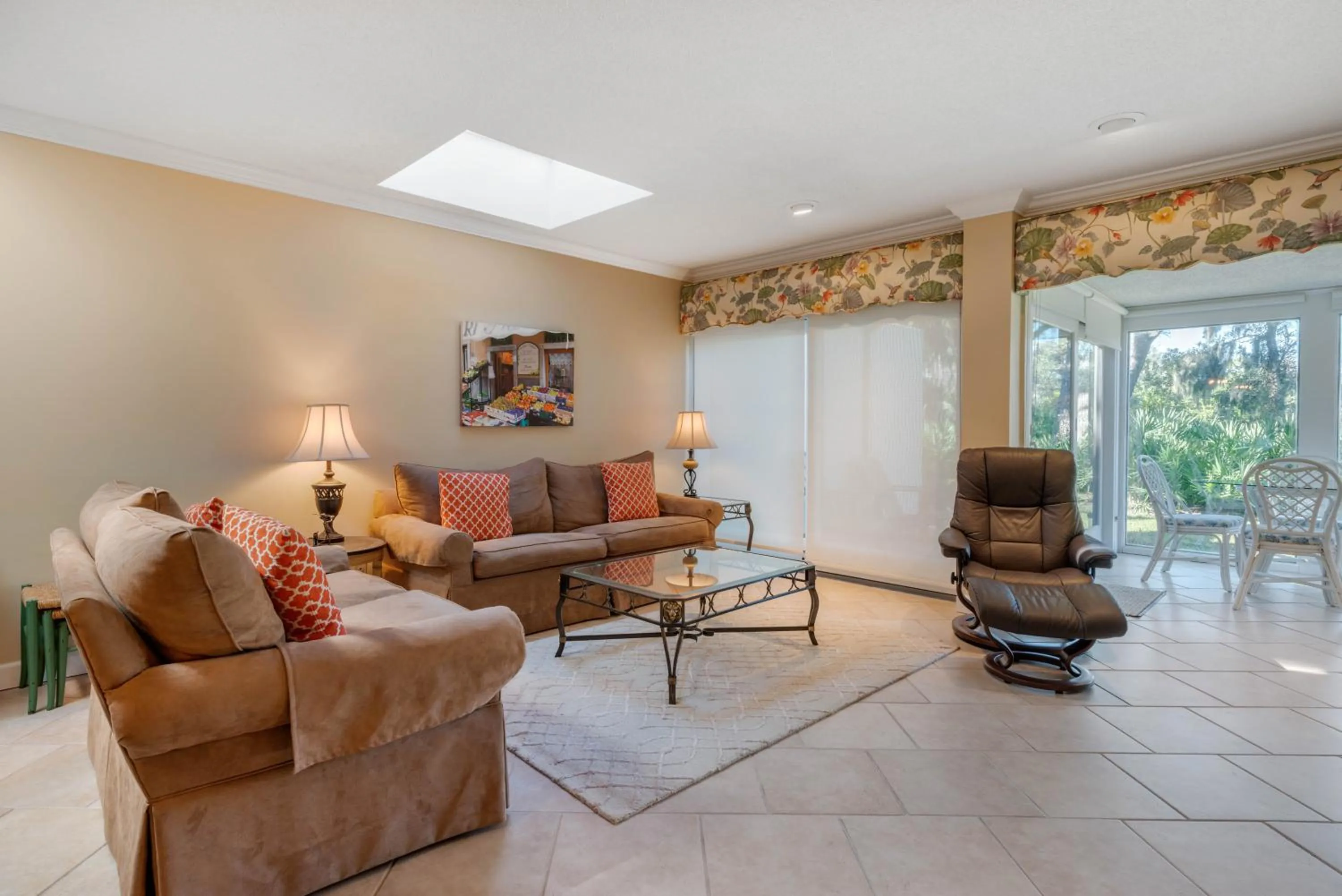 Photo of the whole room in Villas Of Amelia Island