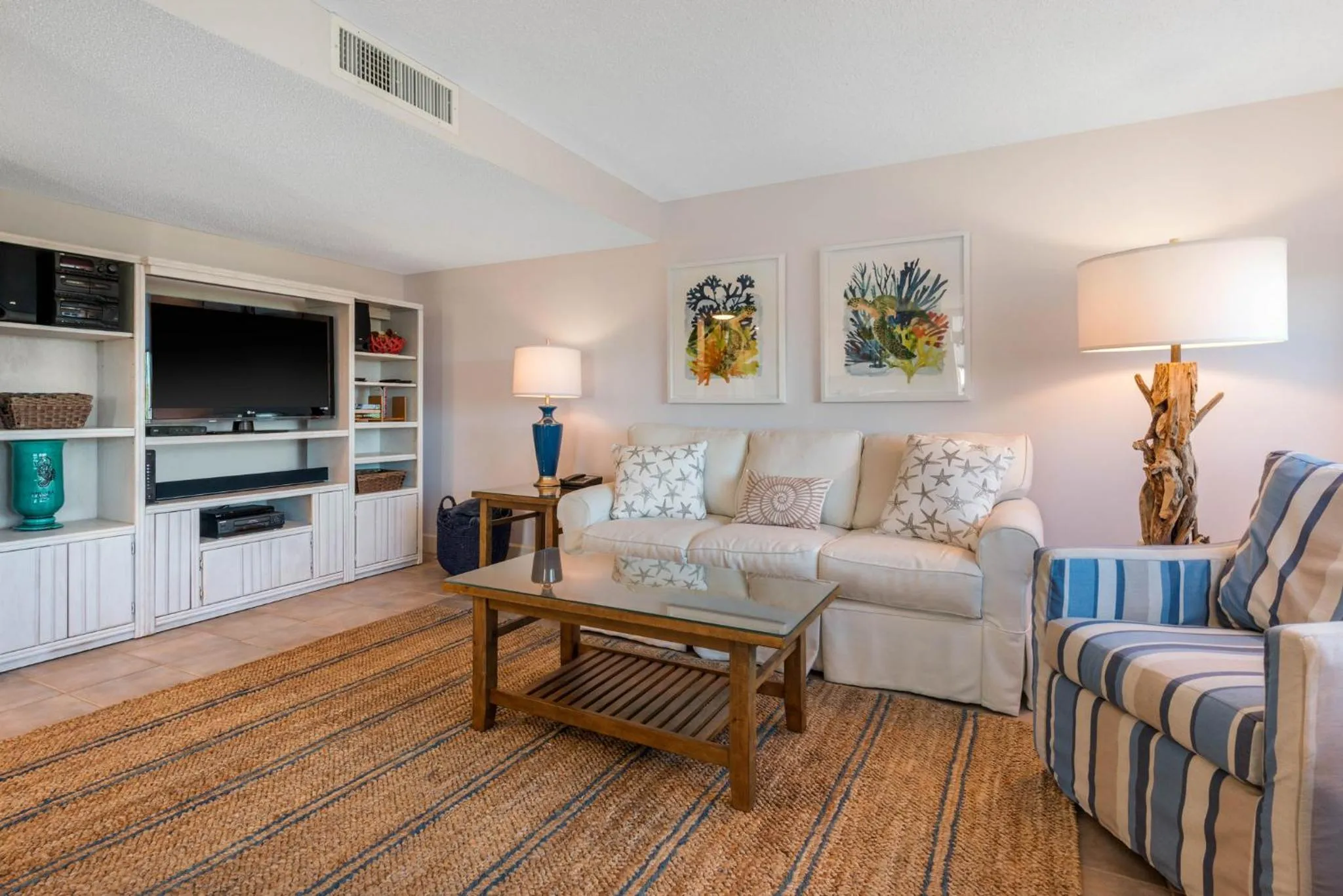 Photo of the whole room in Villas Of Amelia Island