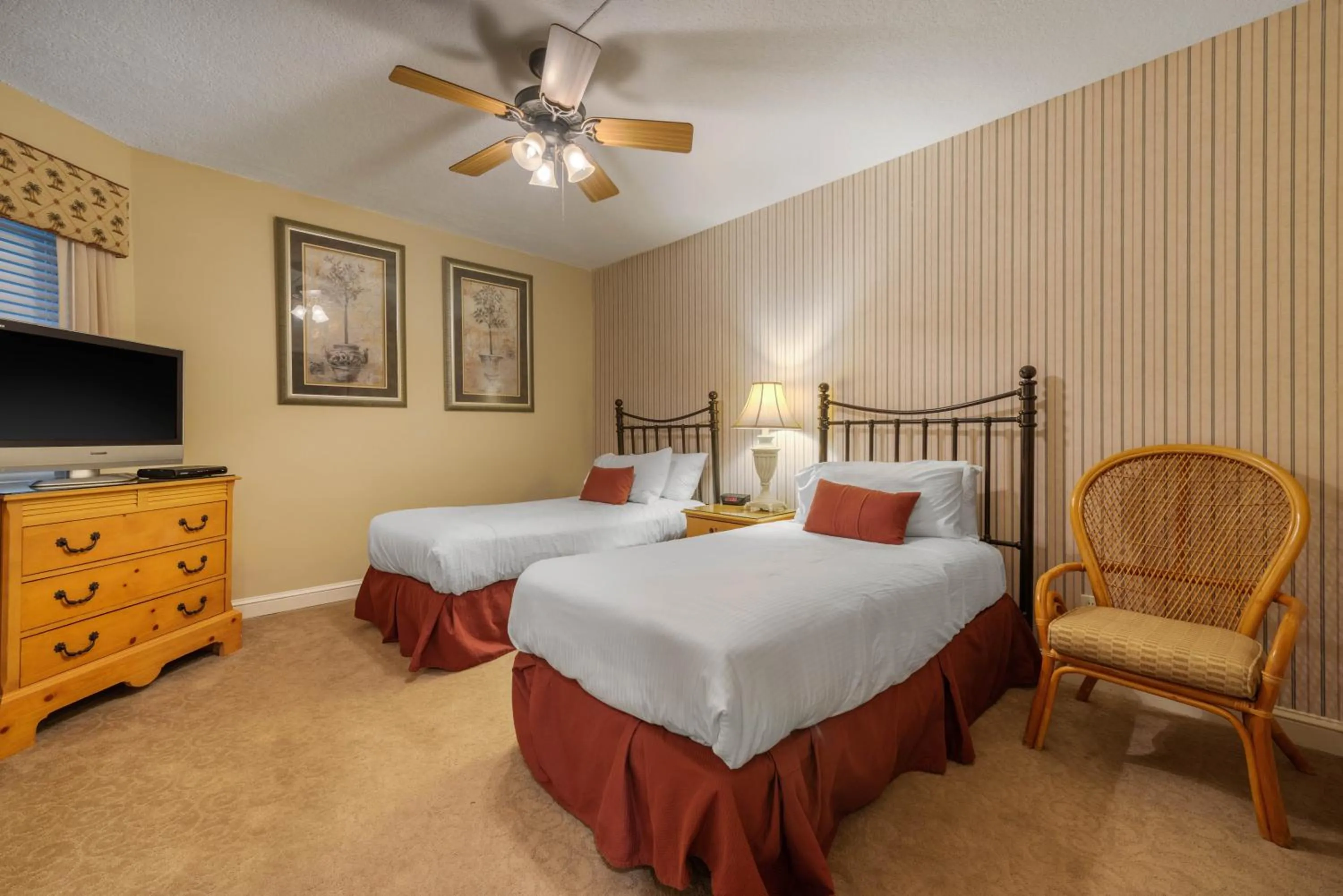 Photo of the whole room, Bed in Villas Of Amelia Island