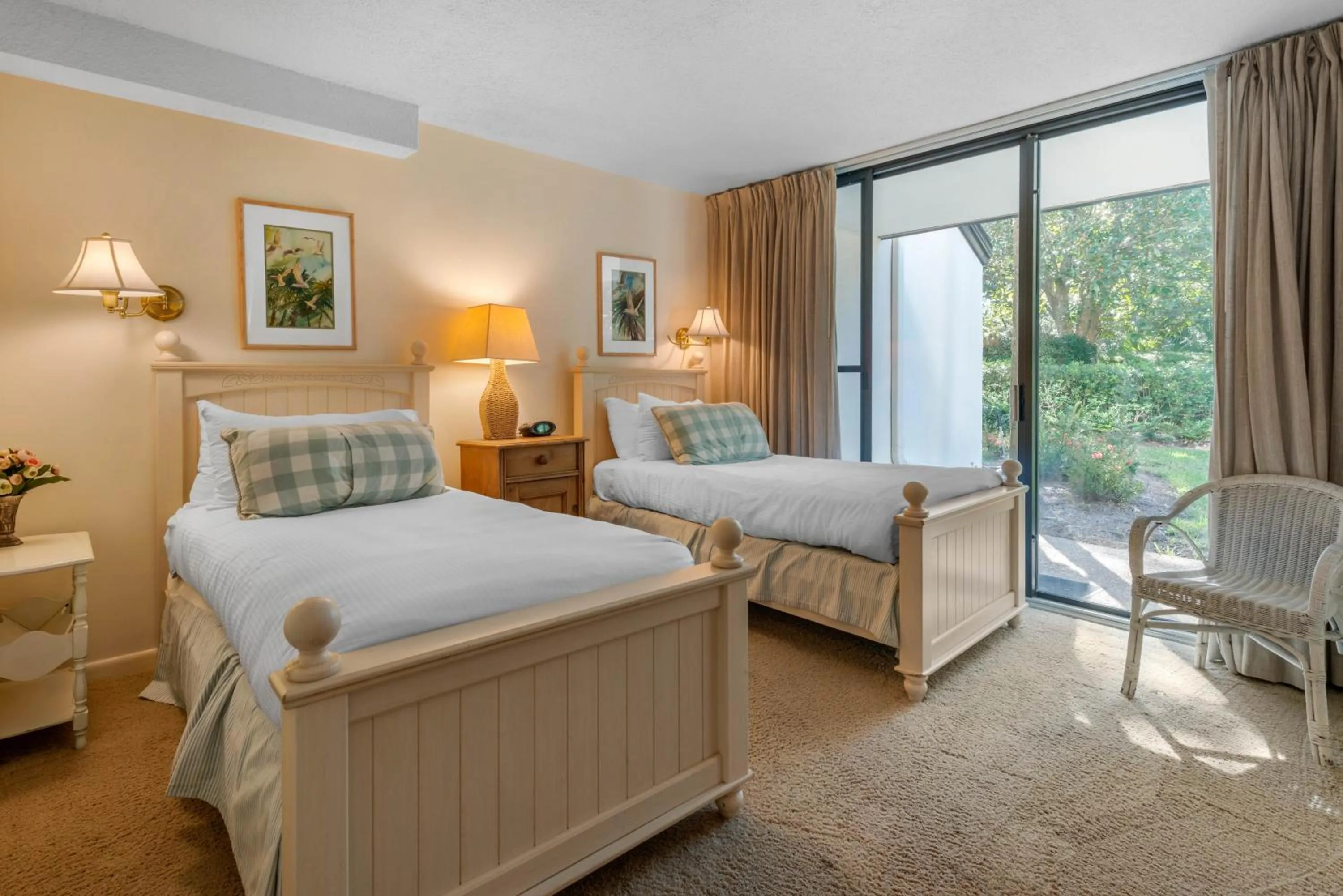 Photo of the whole room, Bed in Villas Of Amelia Island