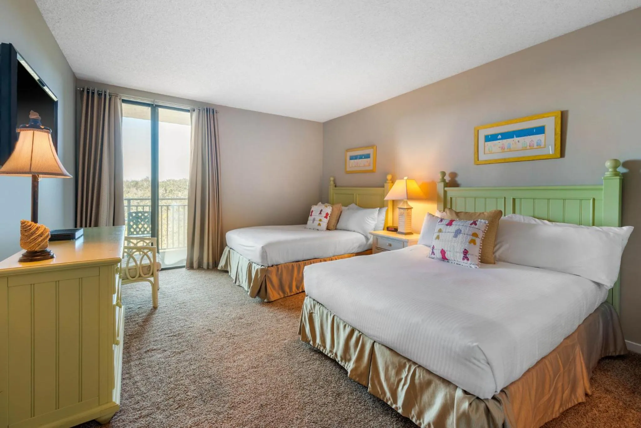 Photo of the whole room, Bed in Villas Of Amelia Island