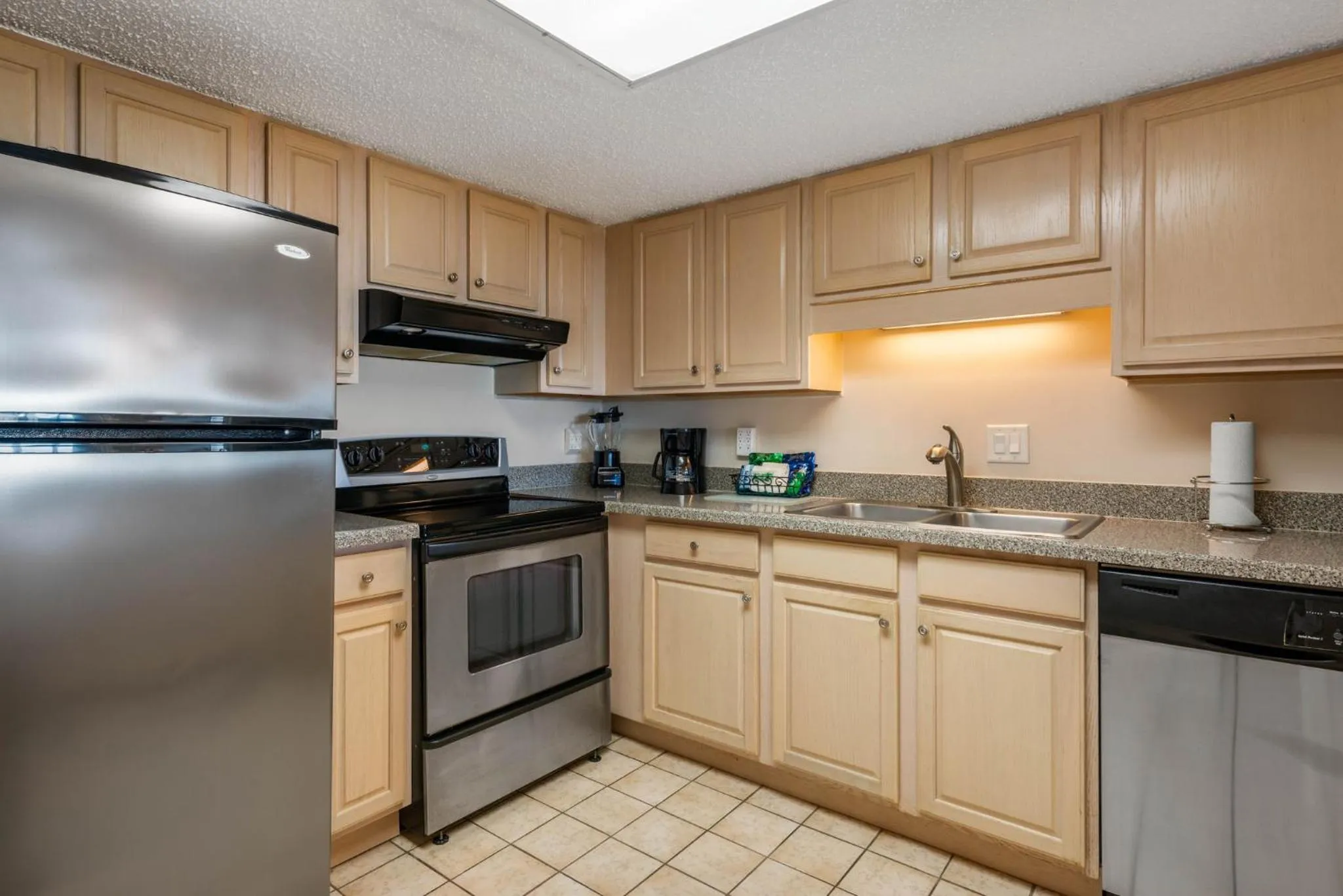 Photo of the whole room in Villas Of Amelia Island