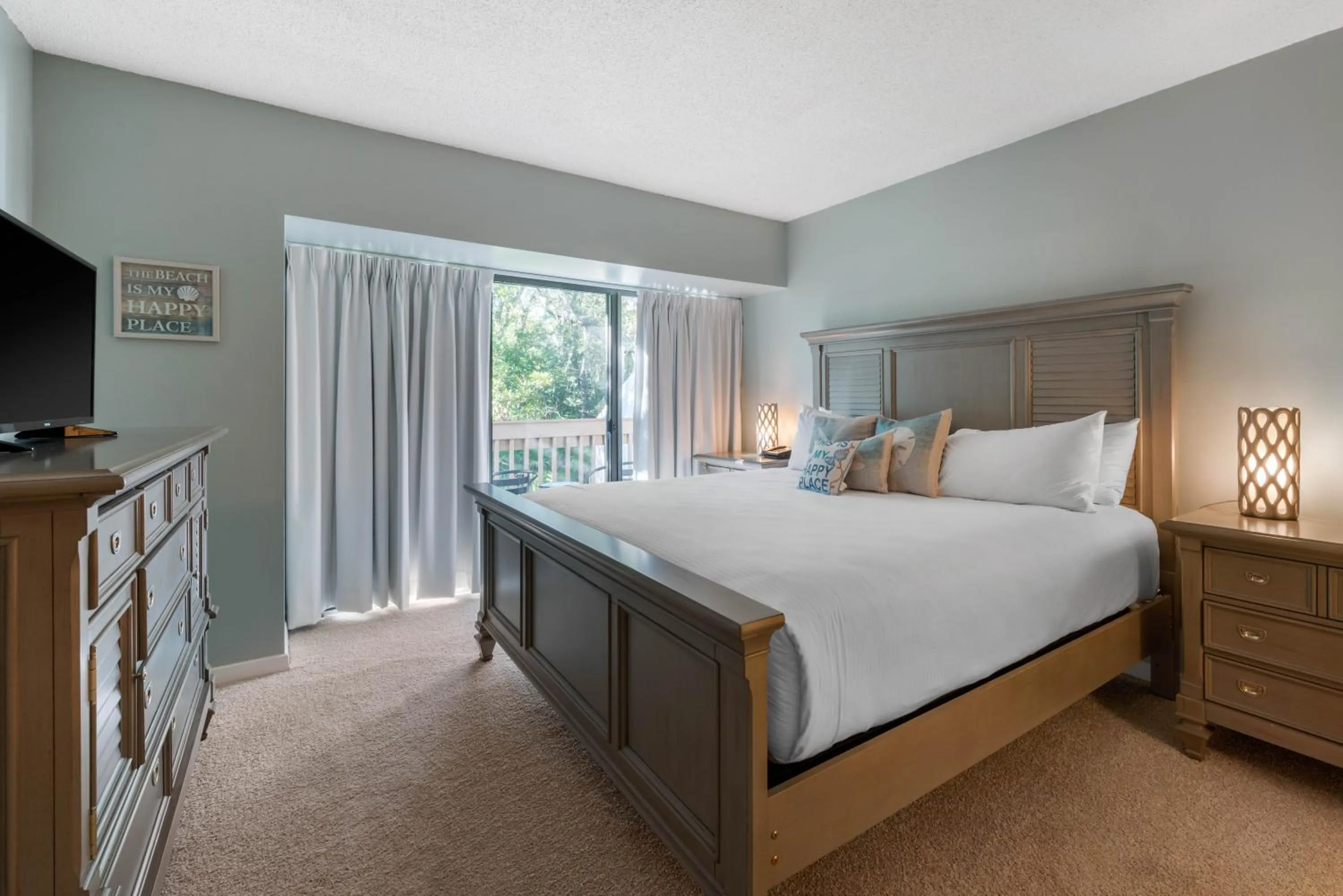 Photo of the whole room, Bed in Villas Of Amelia Island