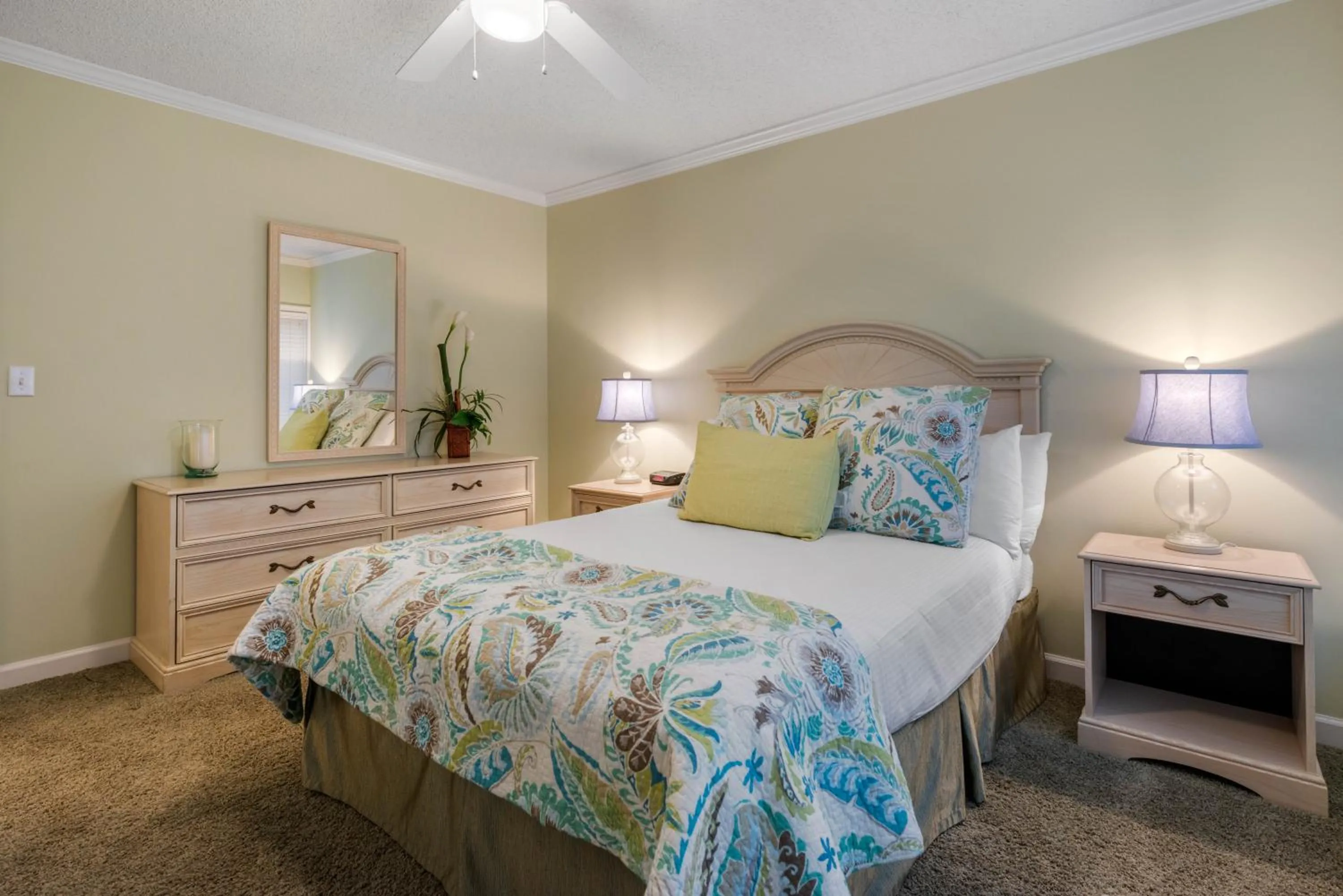 Photo of the whole room, Bed in Villas Of Amelia Island