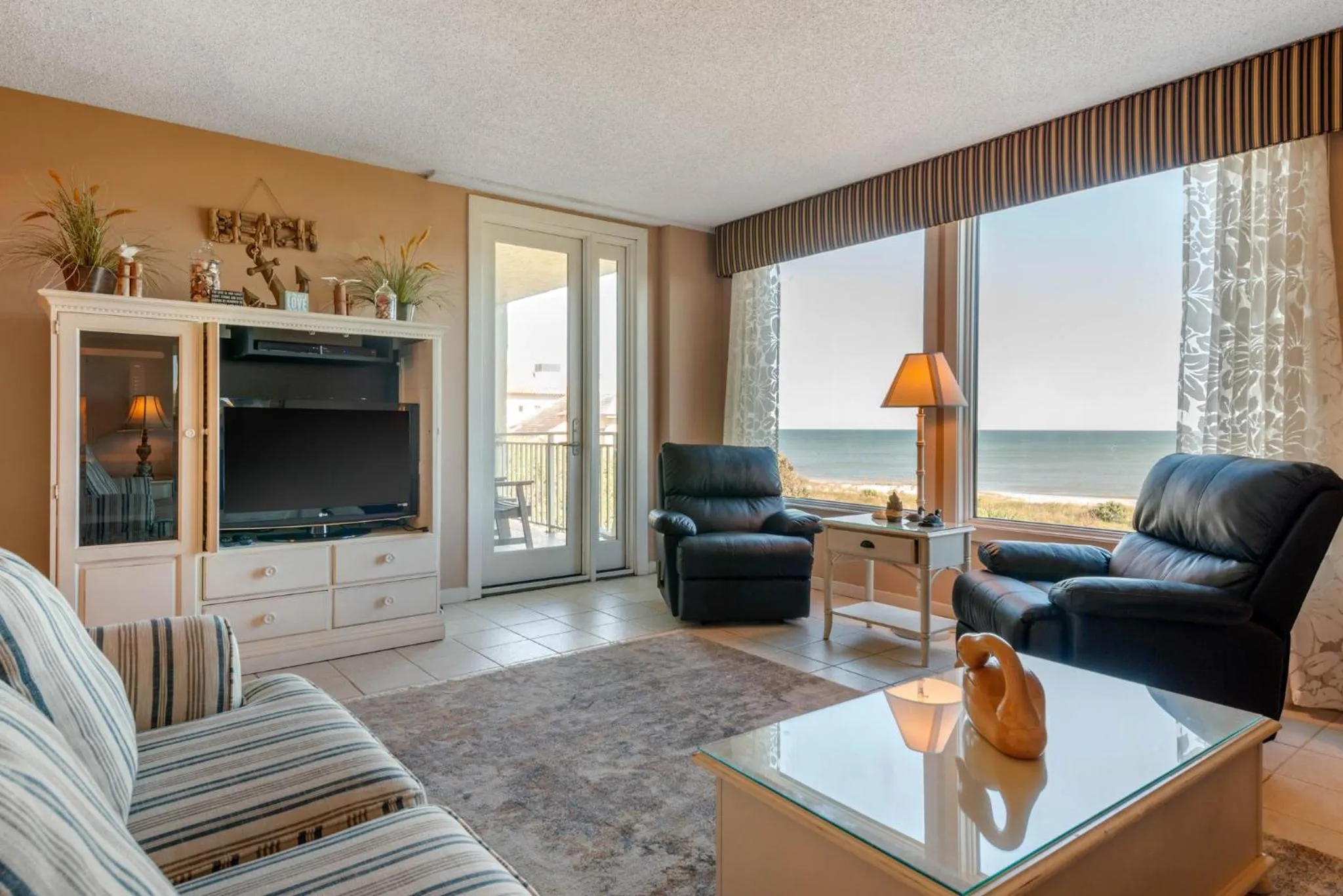 Photo of the whole room in Villas Of Amelia Island