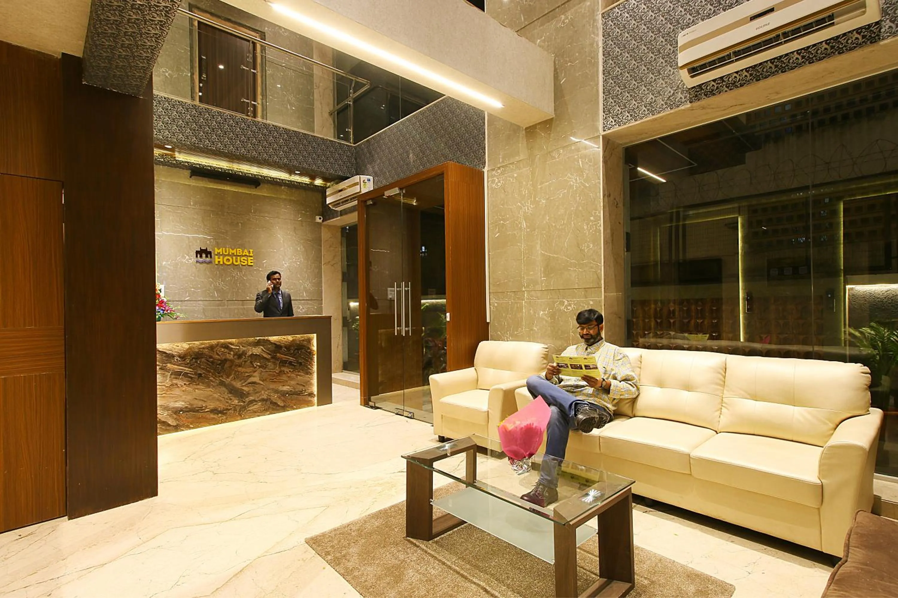 Seating area in Mumbai House Luxury Apartments, Santacruz East