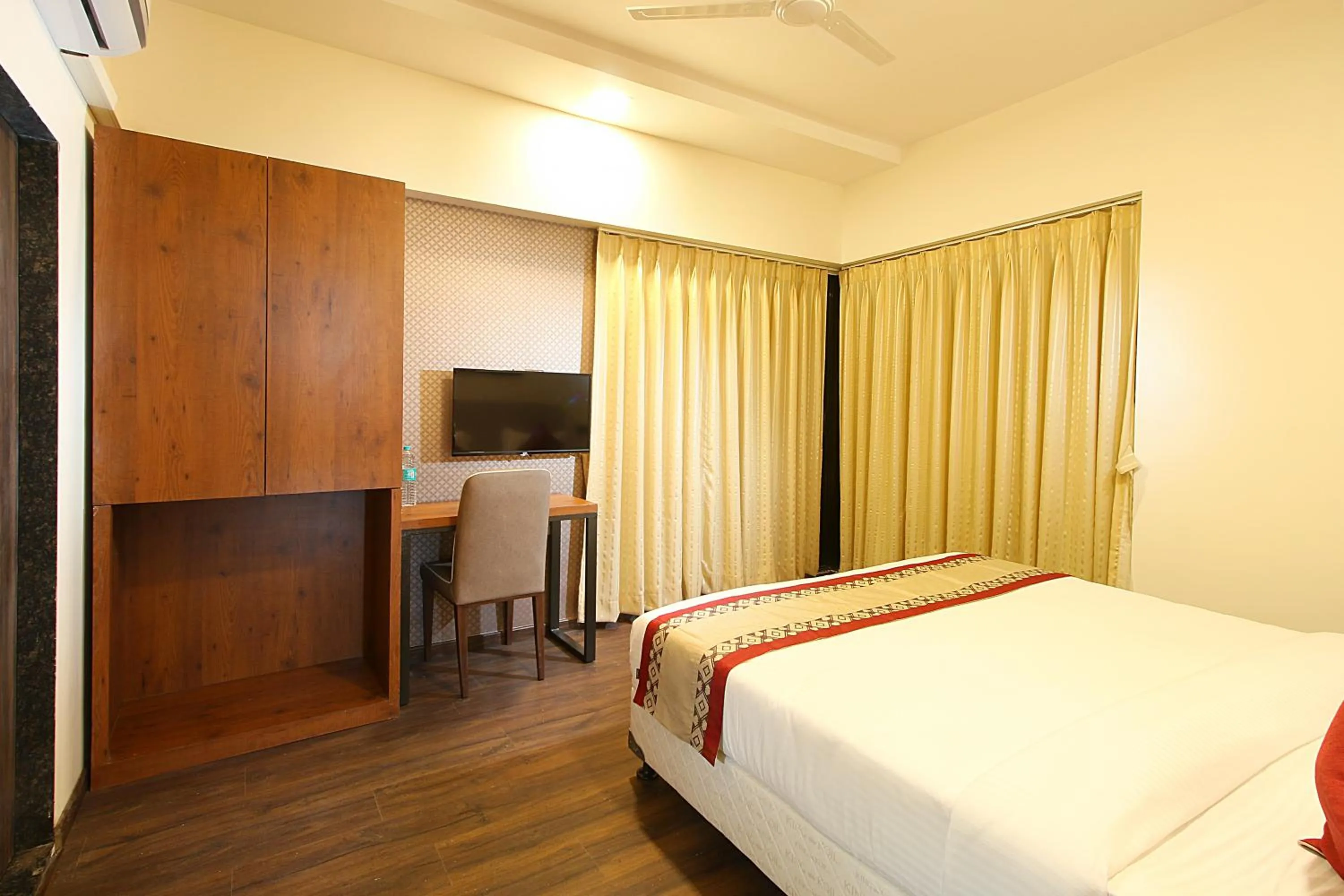 Bedroom, Bed in Mumbai House Luxury Apartments, Santacruz East