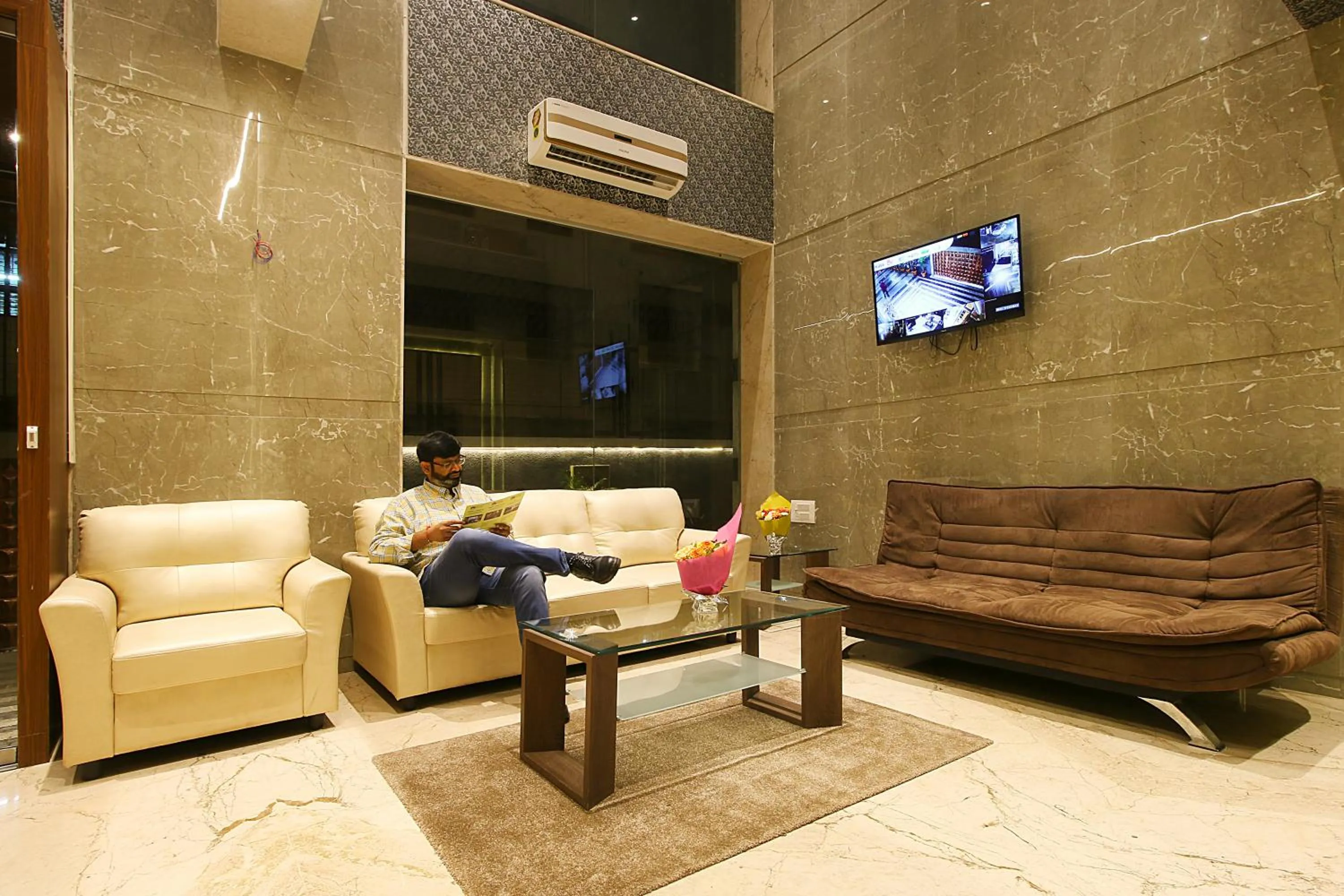 Seating area in Mumbai House Luxury Apartments, Santacruz East