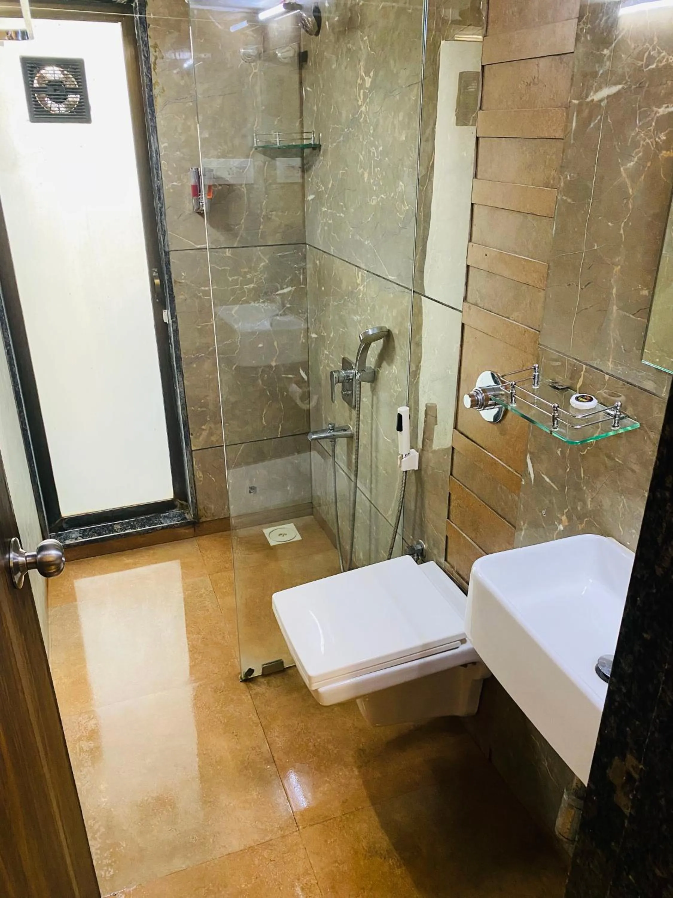 Property building in Mumbai House Luxury Apartments, Santacruz East