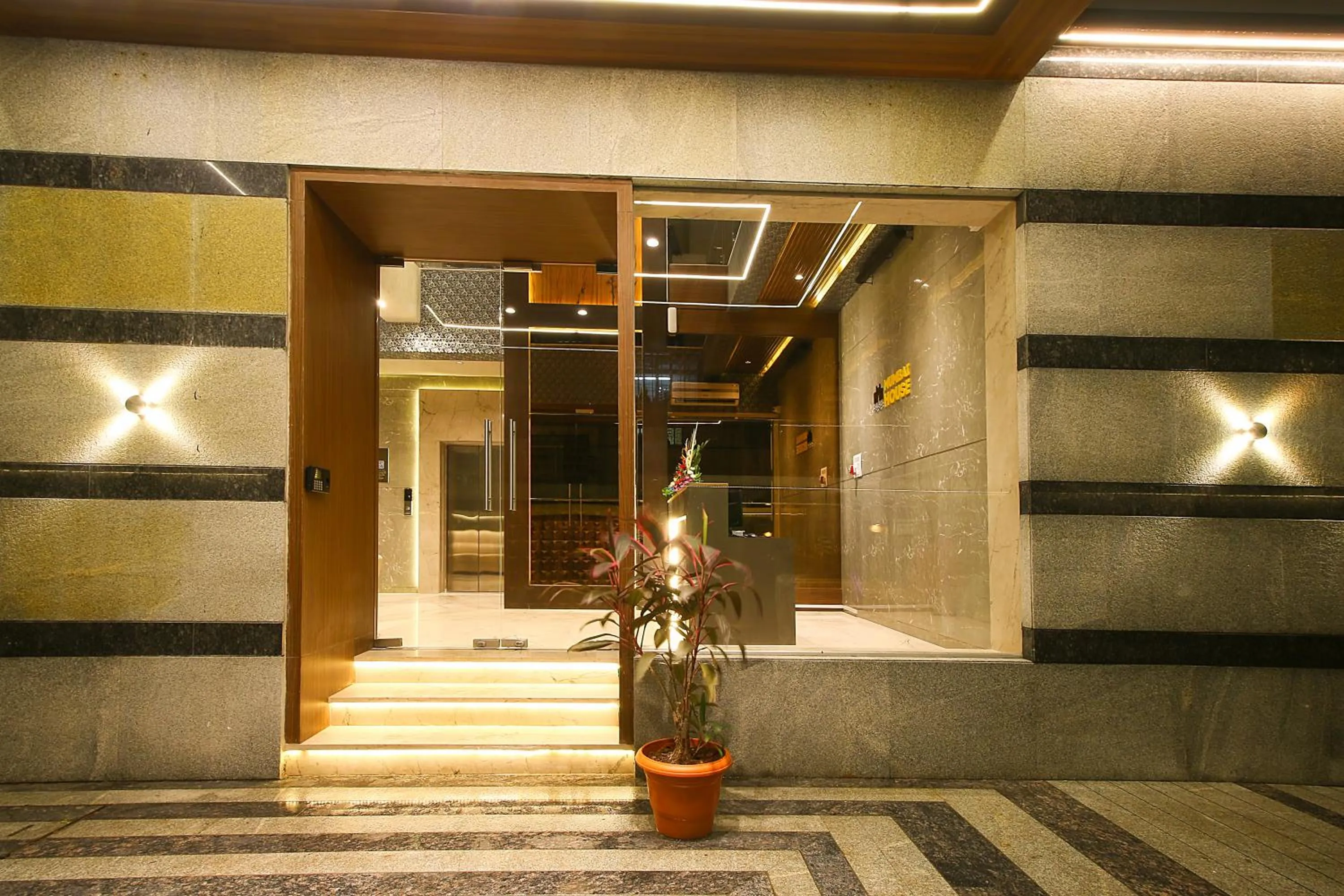 Property building in Mumbai House Luxury Apartments, Santacruz East