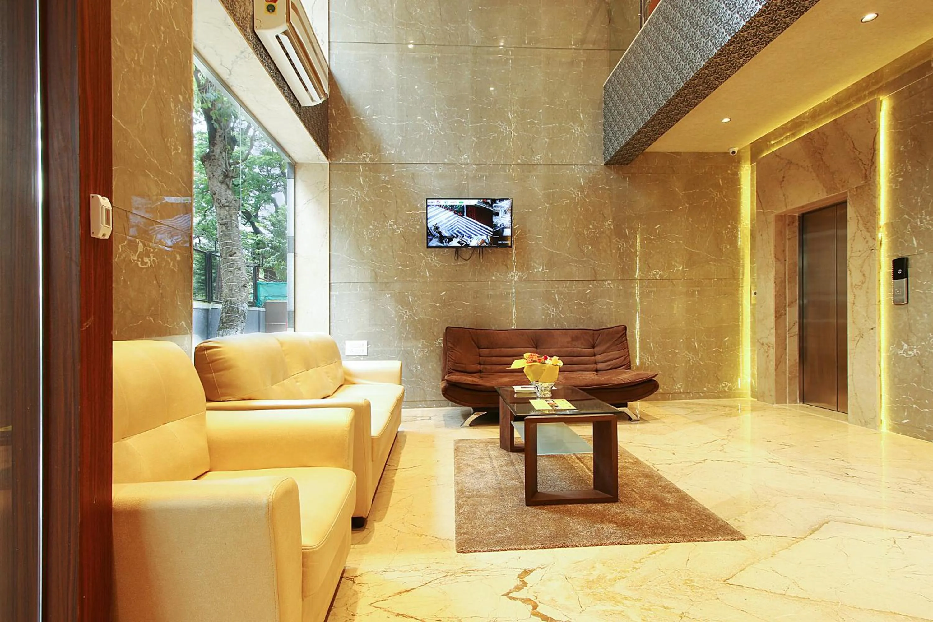 Seating area in Mumbai House Luxury Apartments, Santacruz East