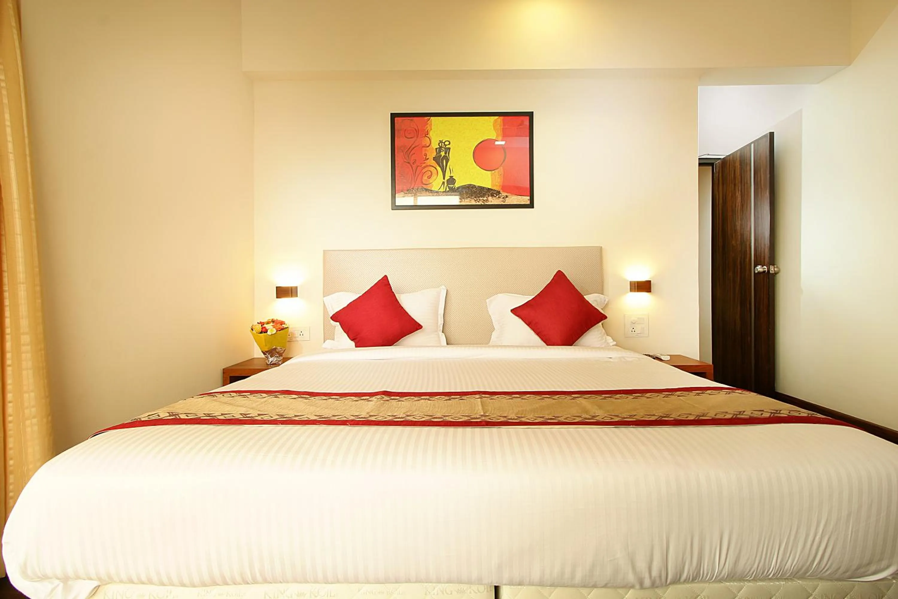 Bed in Mumbai House Luxury Apartments, Santacruz East