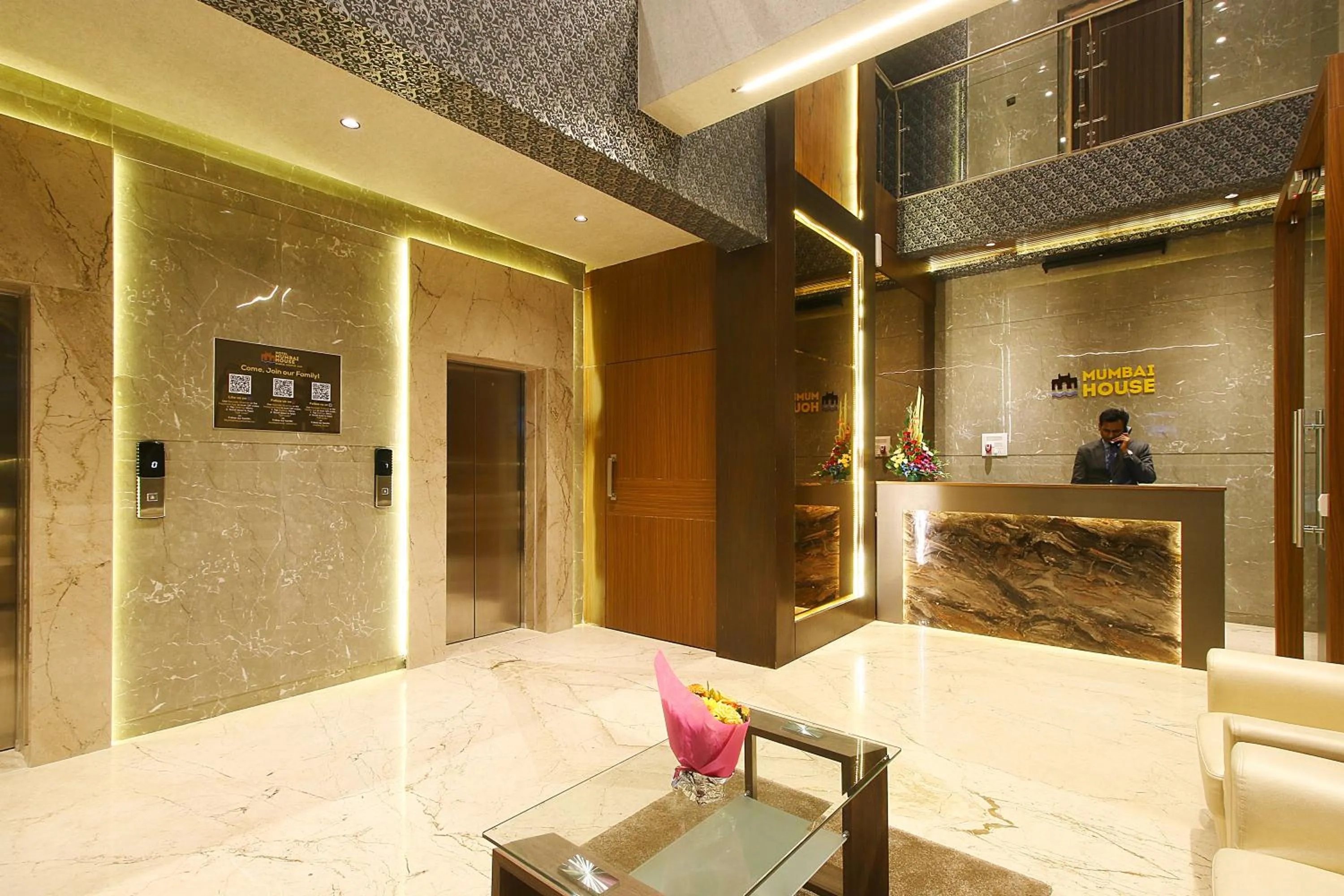 Seating area in Mumbai House Luxury Apartments, Santacruz East