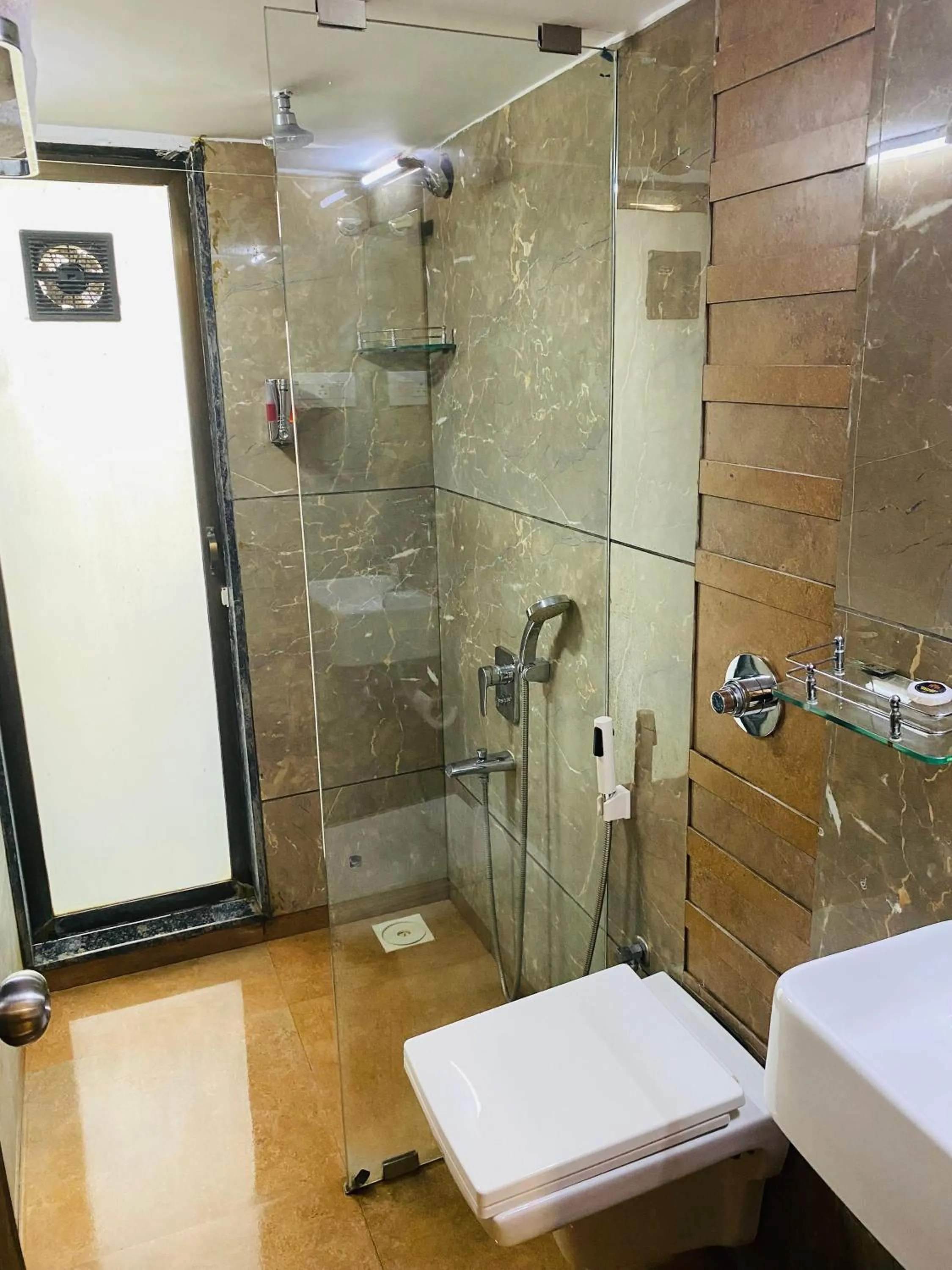 Property building in Mumbai House Luxury Apartments, Santacruz East