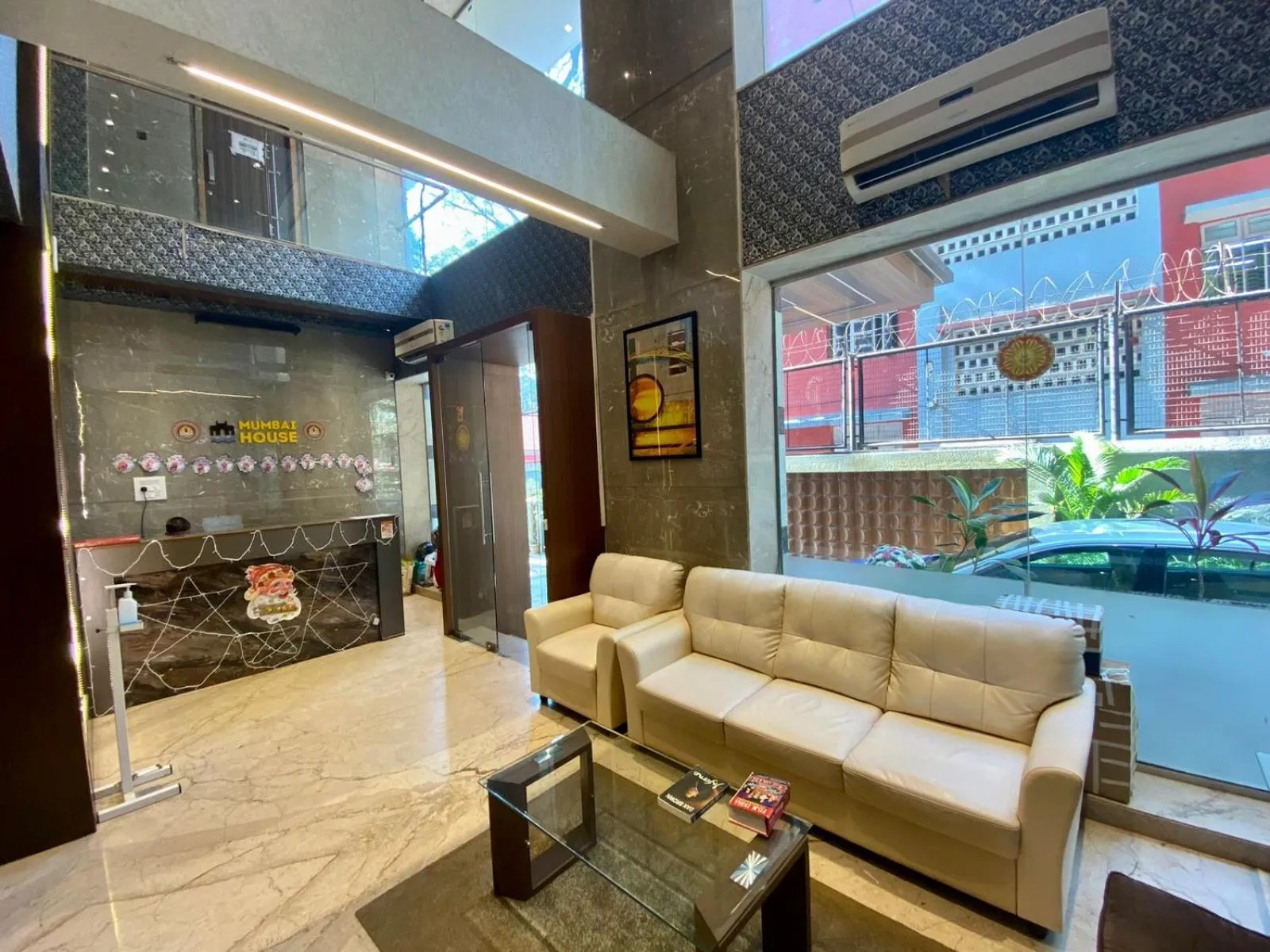 Seating area in Mumbai House Luxury Apartments, Santacruz East