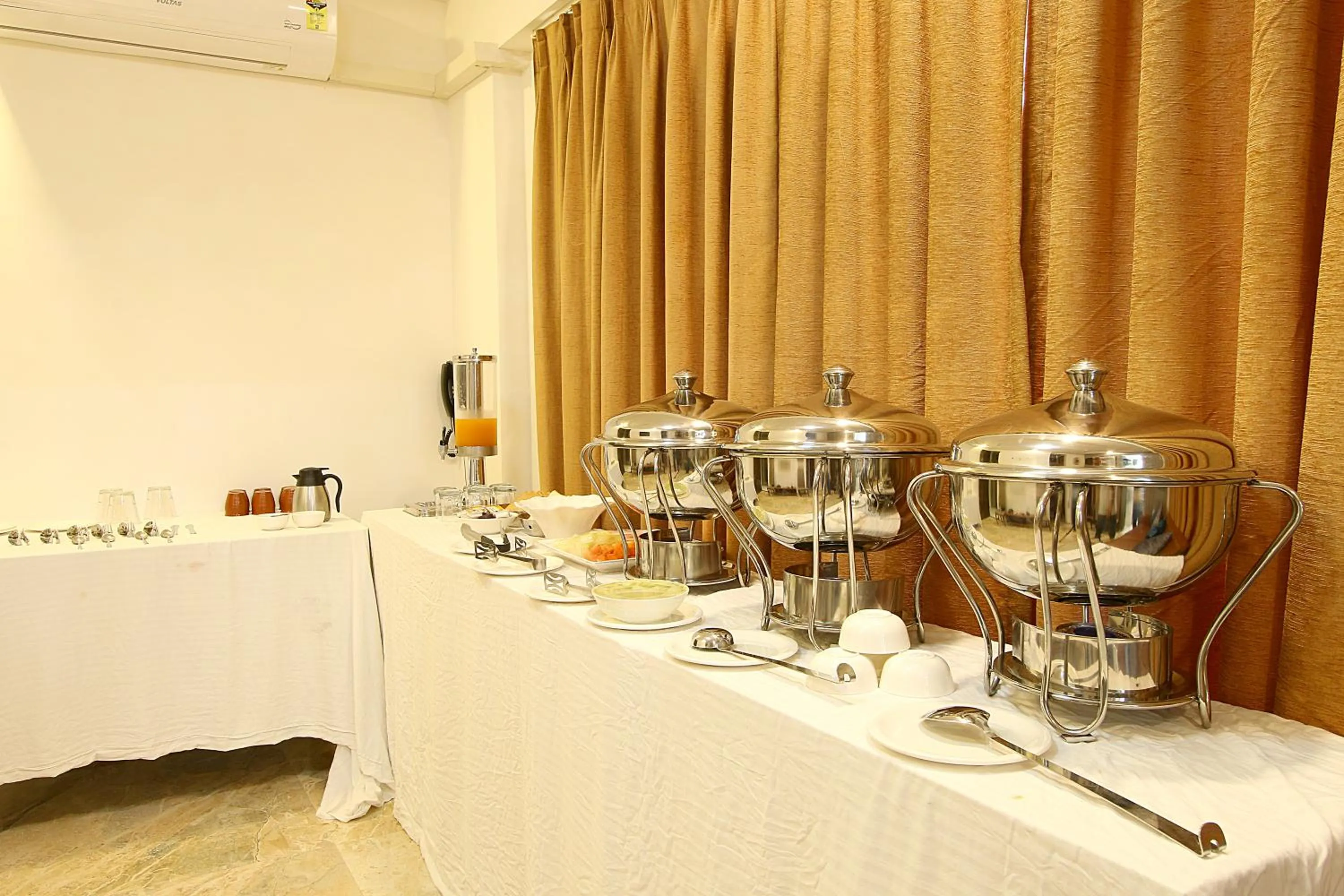 Buffet breakfast in Mumbai House Luxury Apartments, Santacruz East