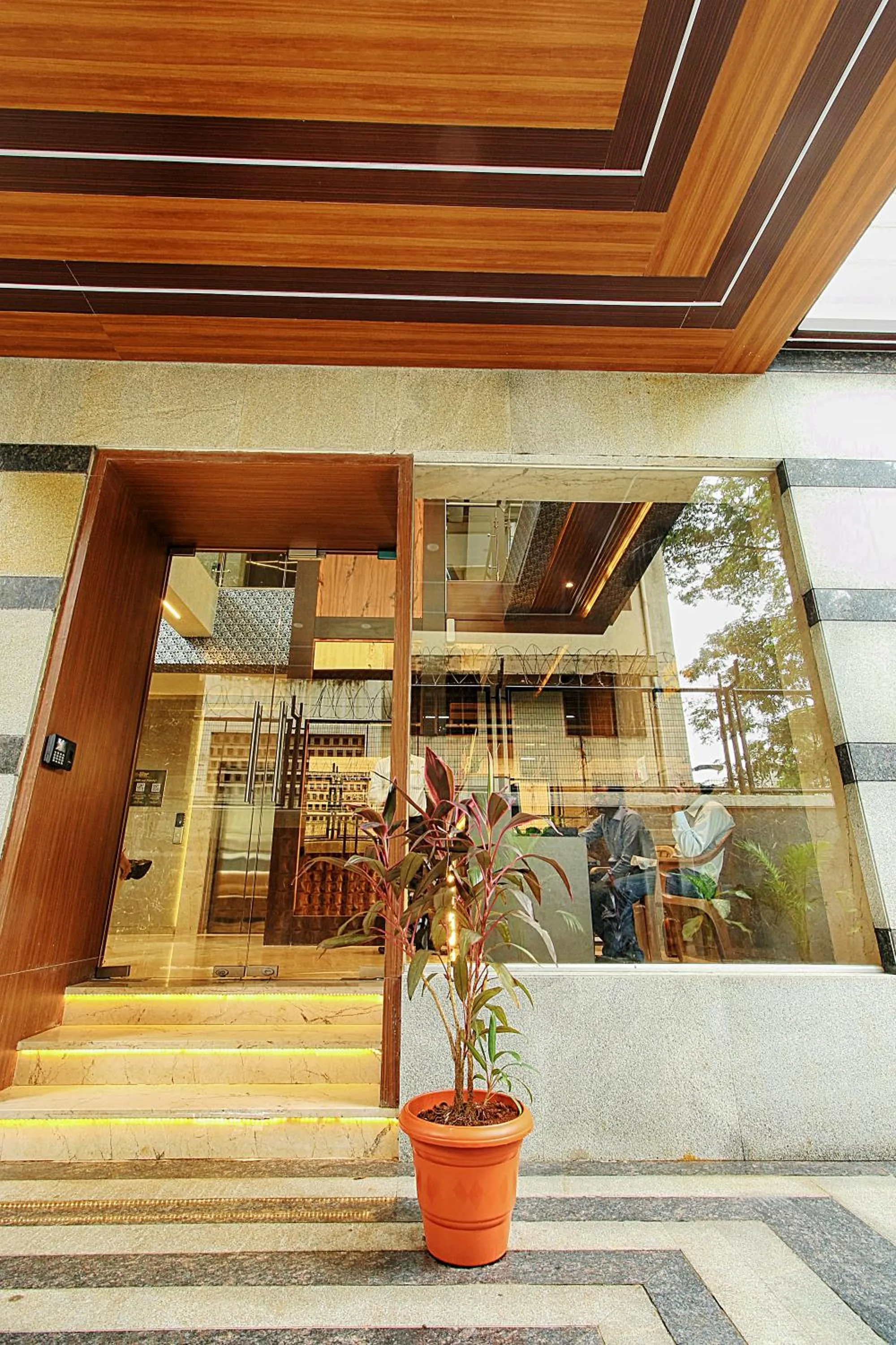 Facade/entrance in Mumbai House Luxury Apartments, Santacruz East