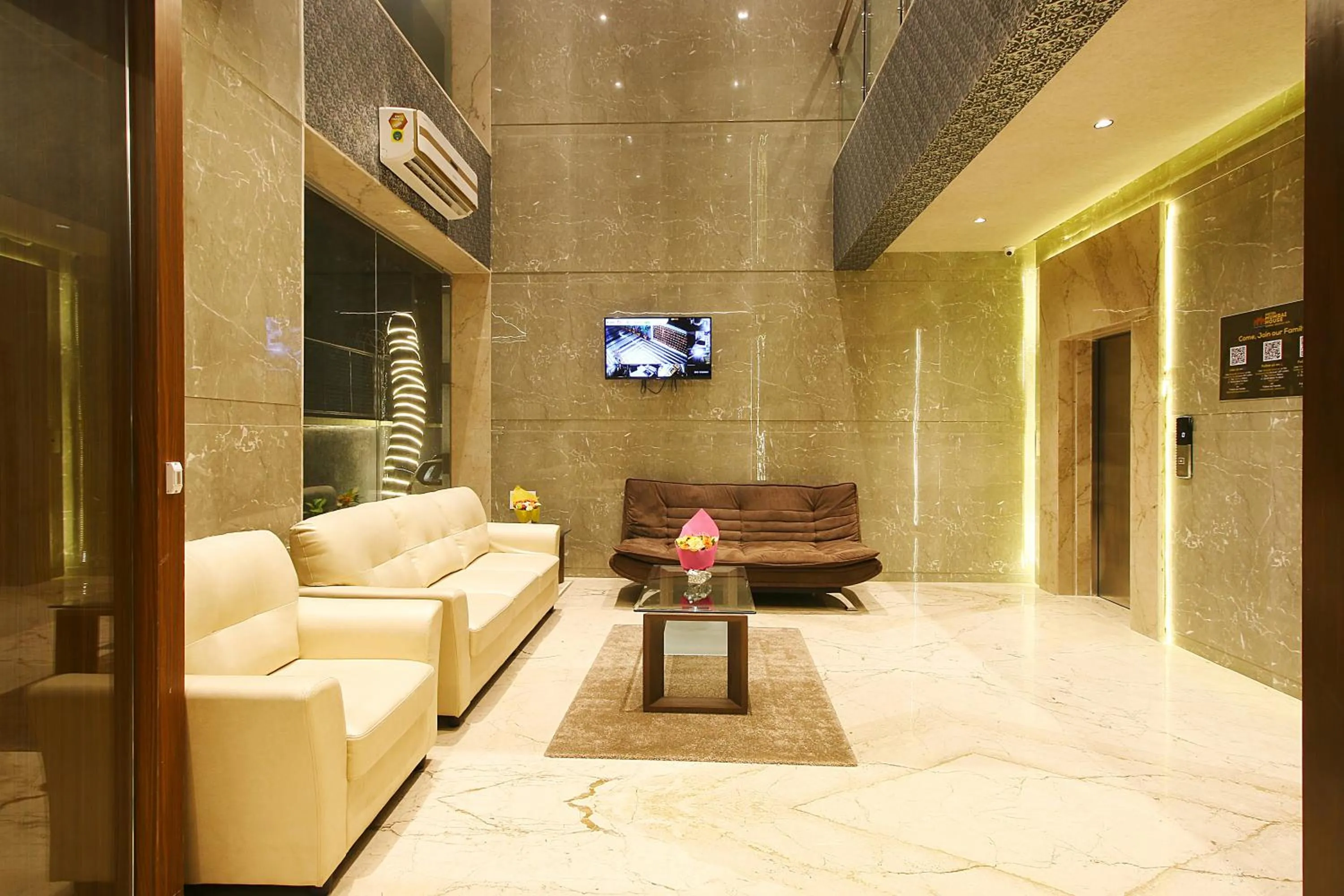 Seating area in Mumbai House Luxury Apartments, Santacruz East