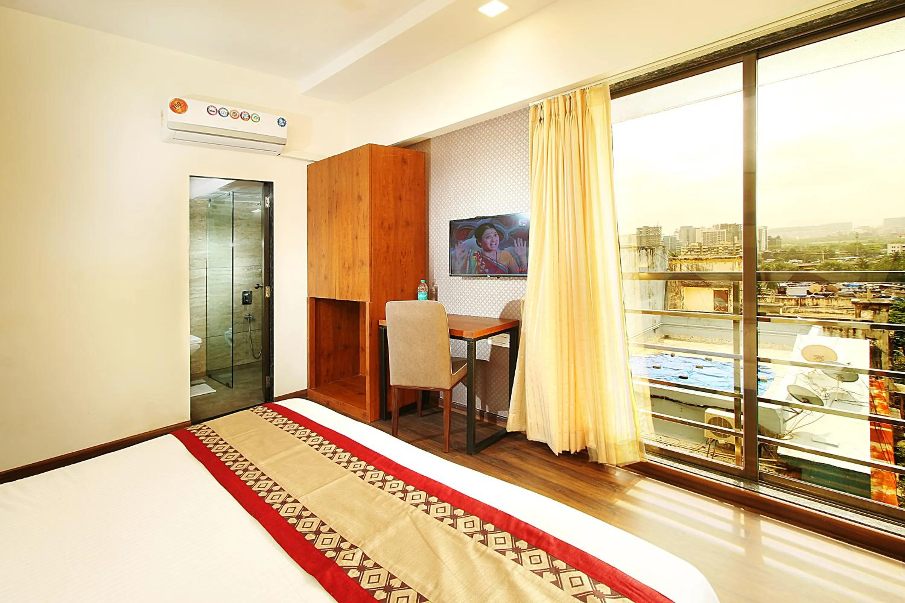 Bedroom in Mumbai House Luxury Apartments, Santacruz East