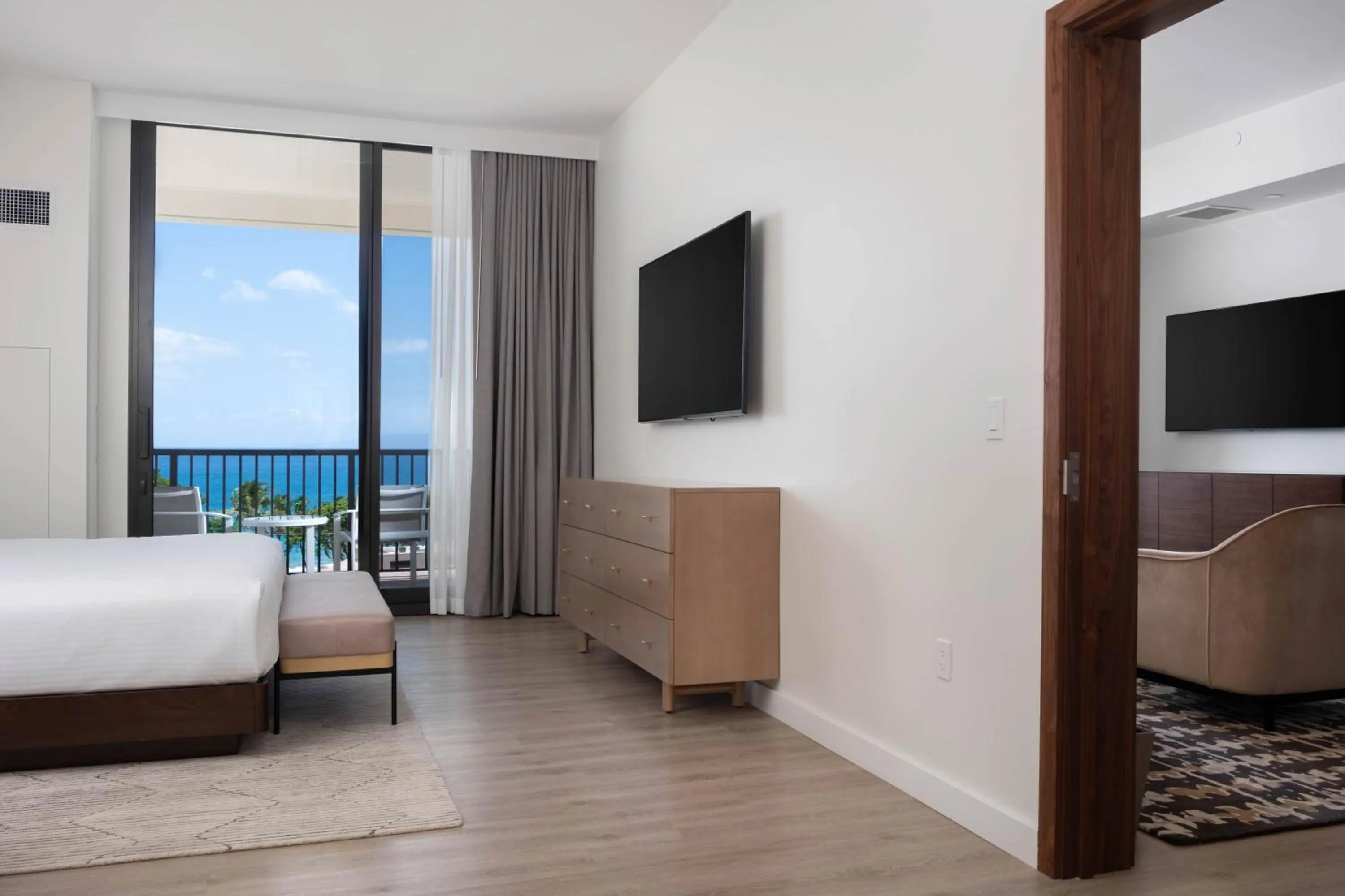 Bedroom, Bed in Maui Coast Hotel