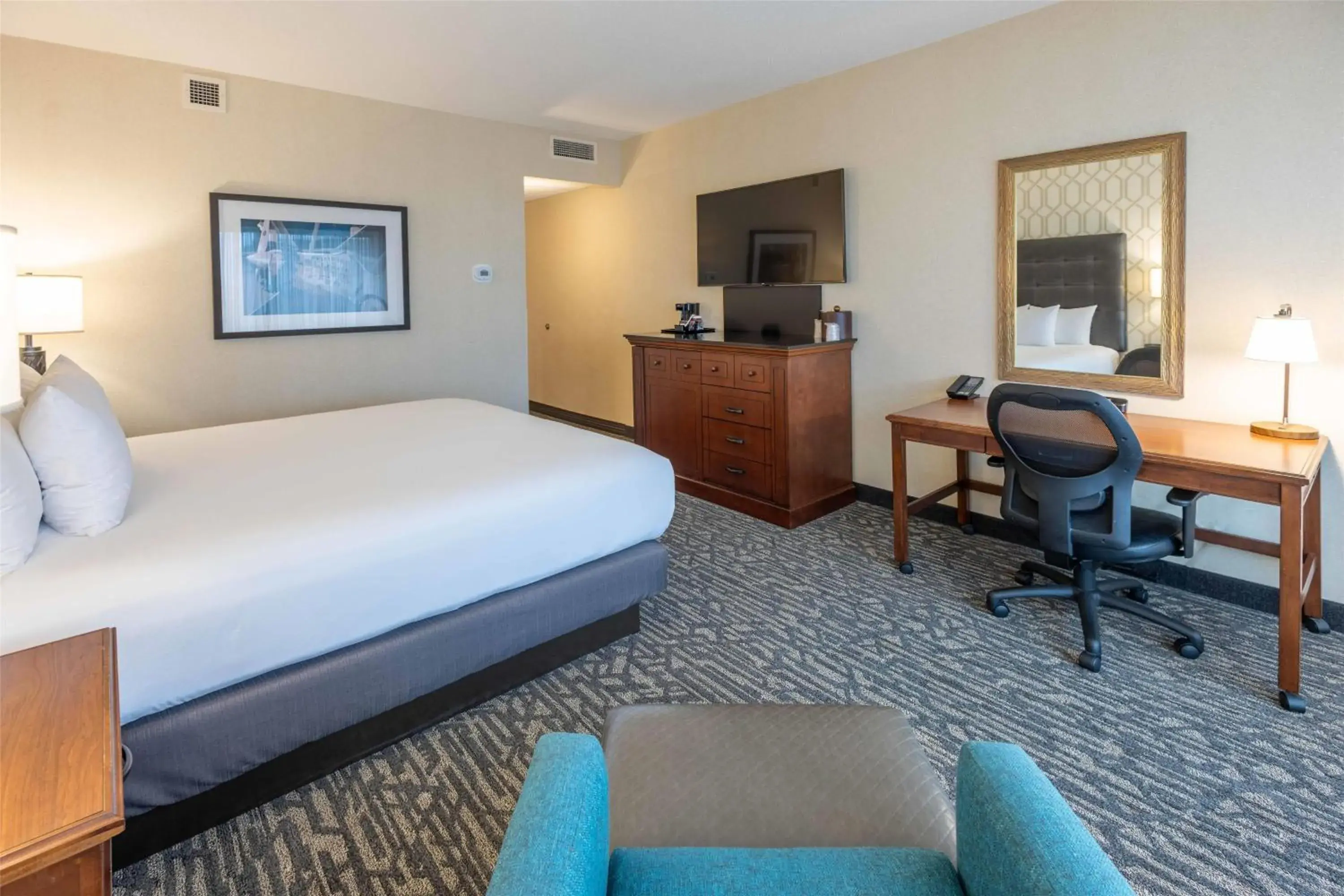 Superior King Room - Accessible, Tub in Drury Plaza Hotel St. Louis Chesterfield Superior King Room - Accessible, Tub in Drury Plaza Hotel St. Louis Chesterfield