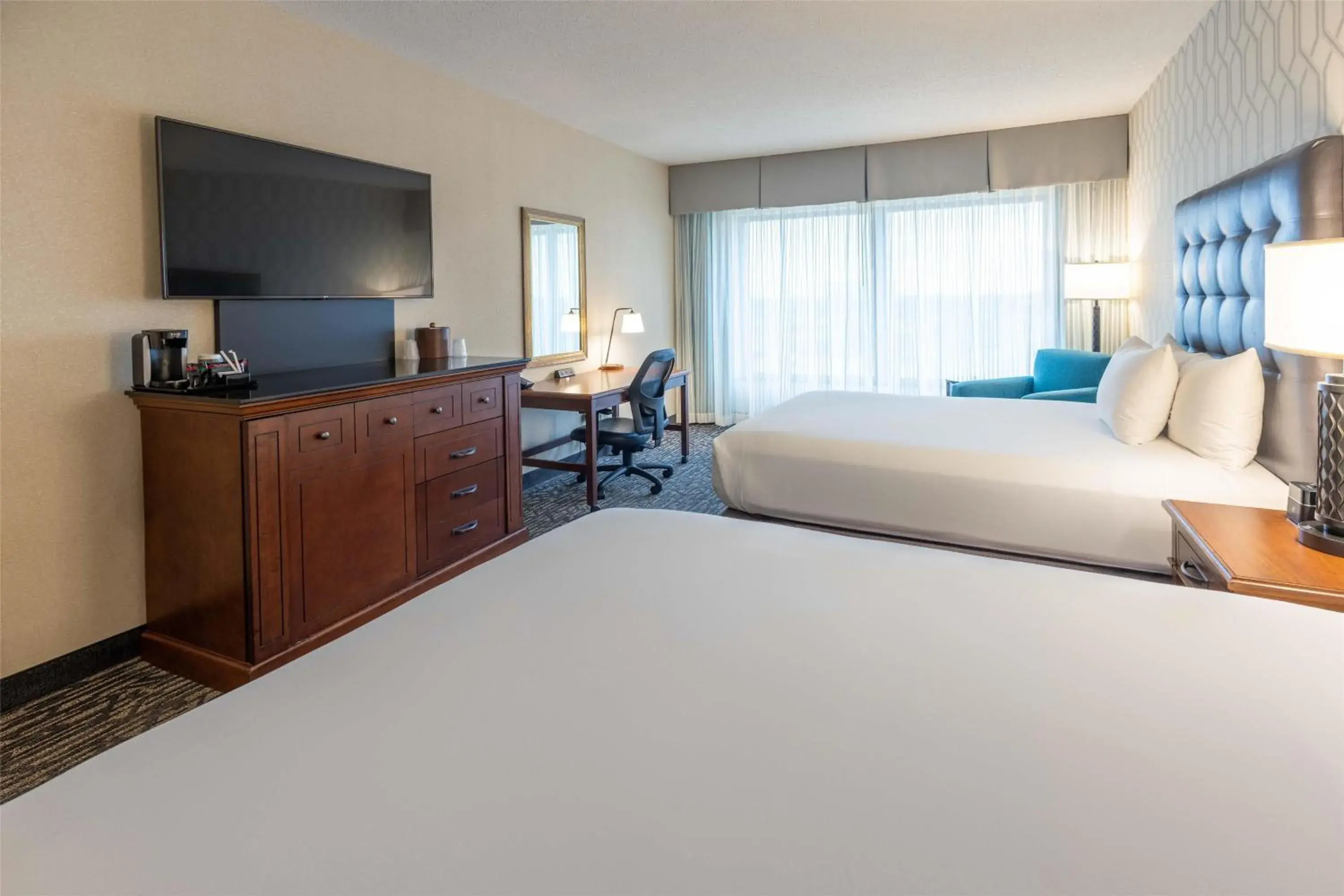 Deluxe Queen Room with Two Queen Beds - High Floor in Drury Plaza Hotel St. Louis Chesterfield Deluxe Queen Room with Two Queen Beds - High Floor in Drury Plaza Hotel St. Louis Chesterfield