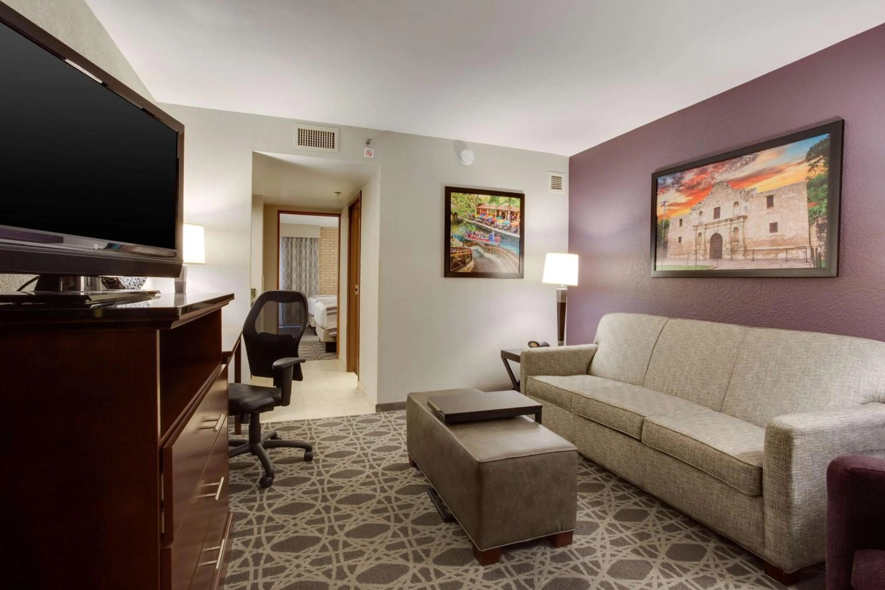 Photo of the whole room in Drury Plaza Hotel San Antonio Airport