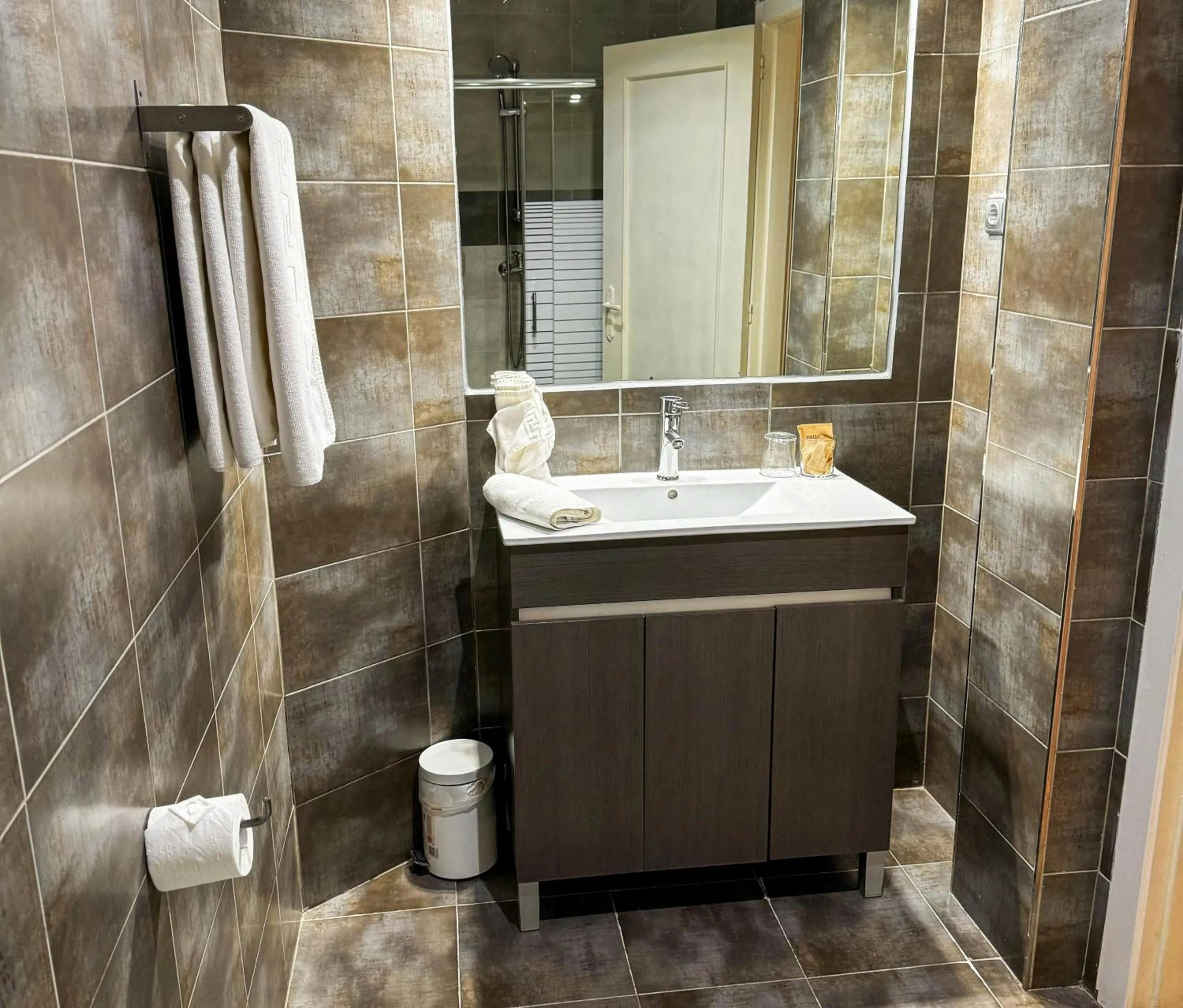 Shower in Hotel Plaza Mayor