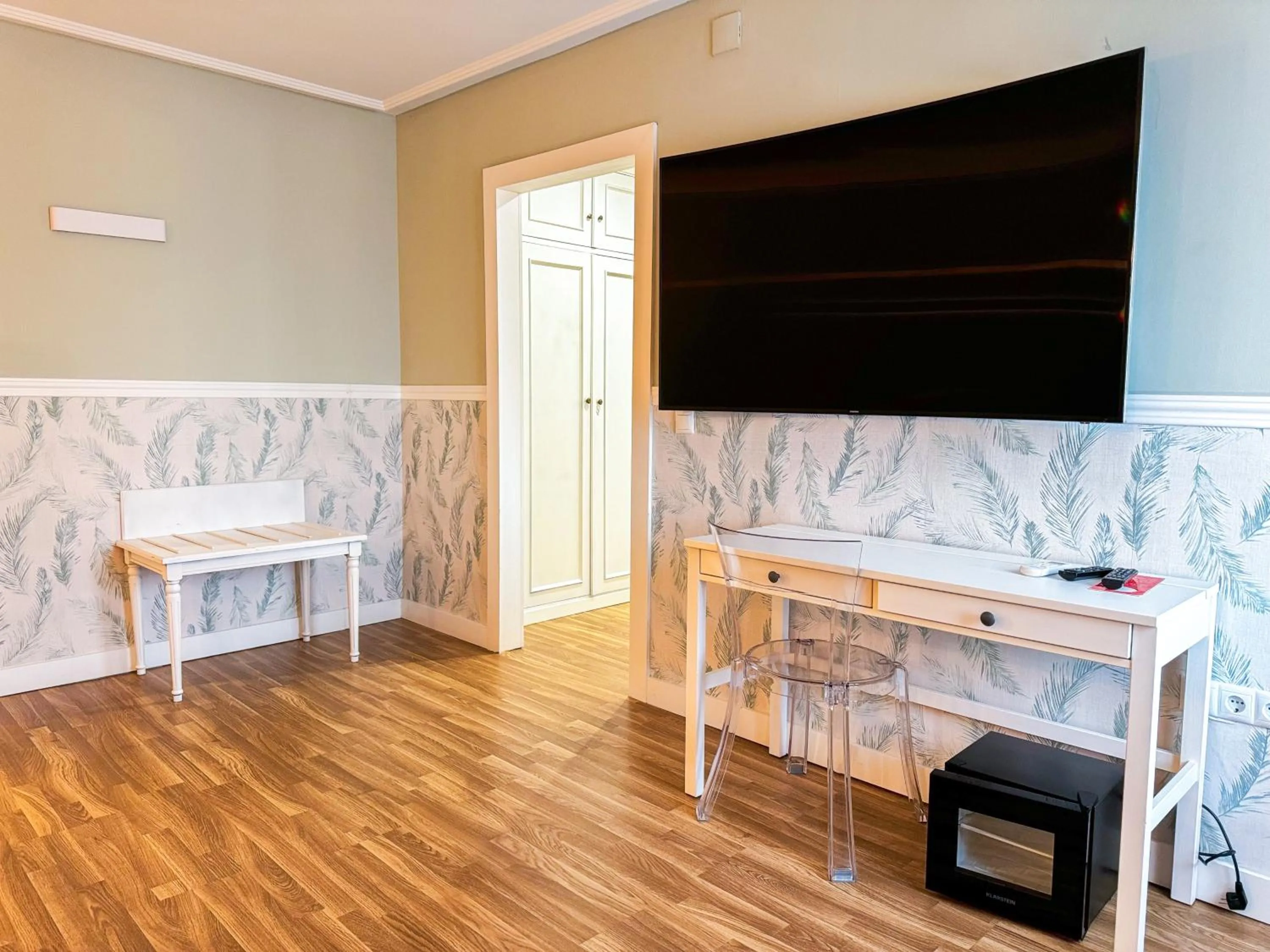 TV and multimedia in Hotel Plaza Mayor