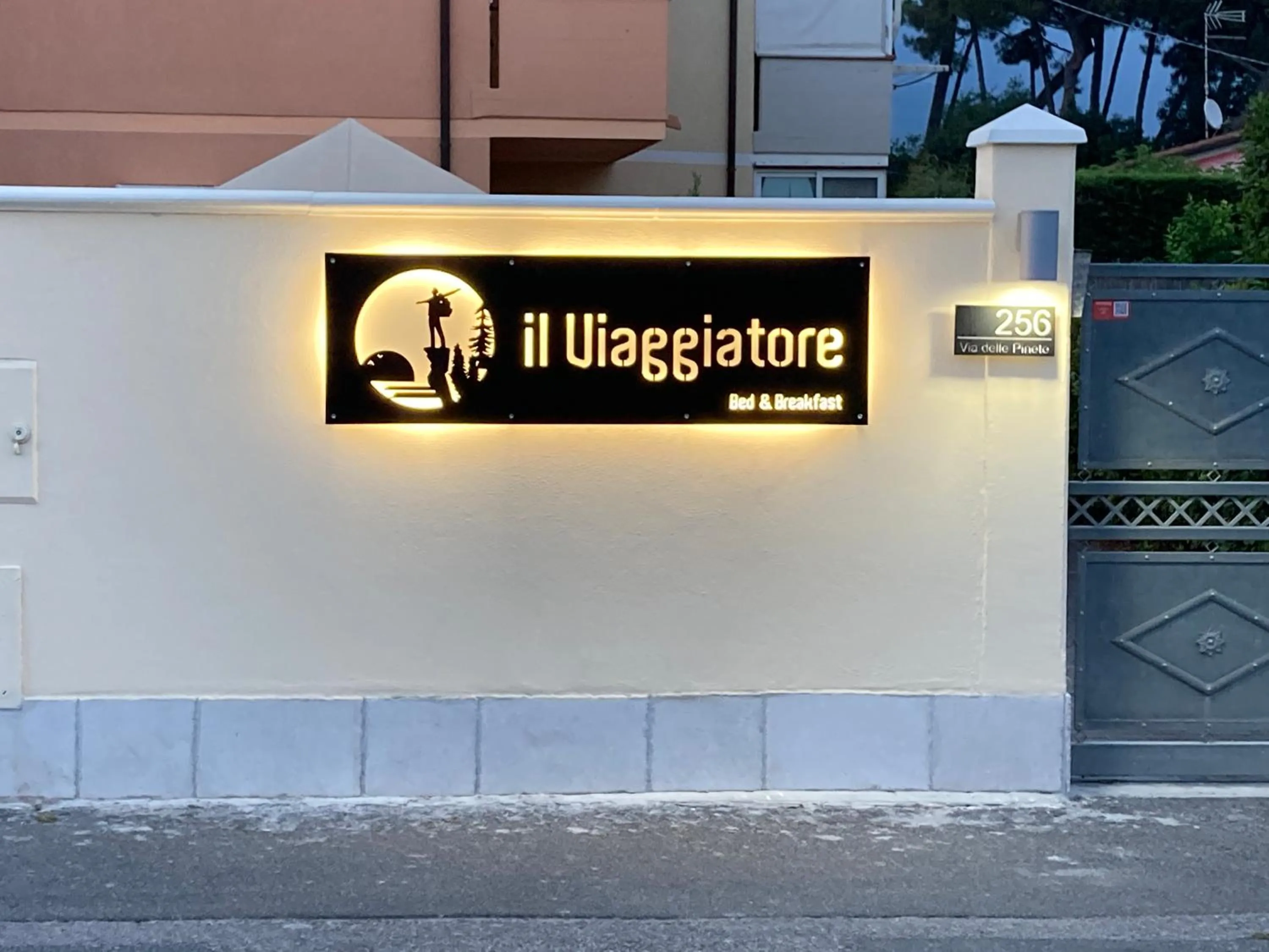 Property logo or sign in B&B Il Viaggiatore