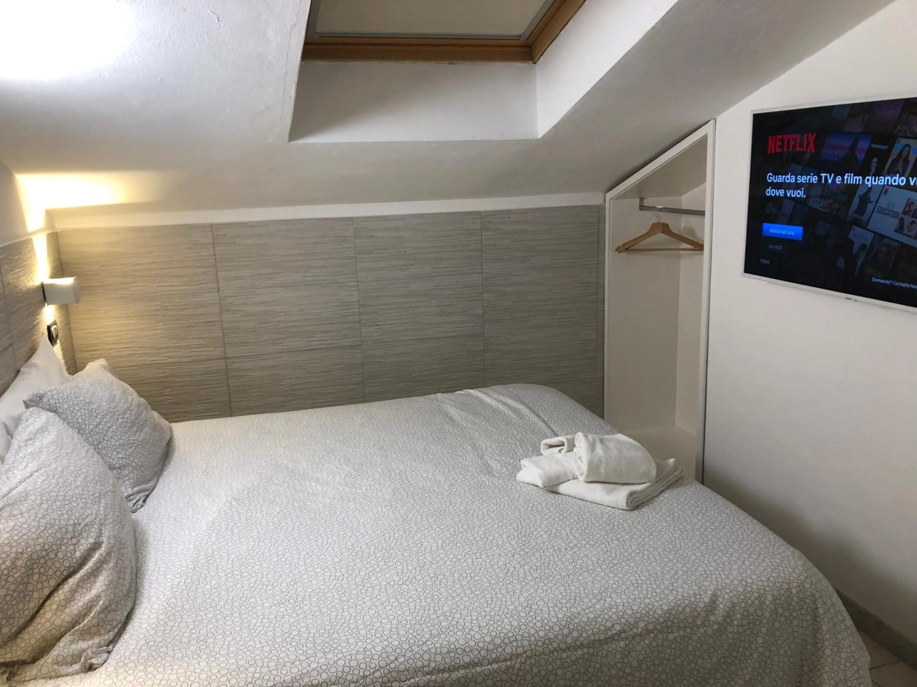 Bathroom, Bed in B&B Il Viaggiatore