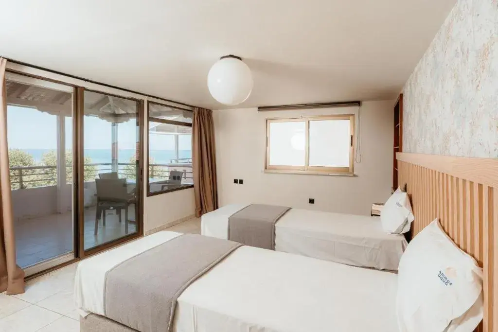 Aqua Beachfront Elegant Hotel Aqua Beachfront Elegant Hotel