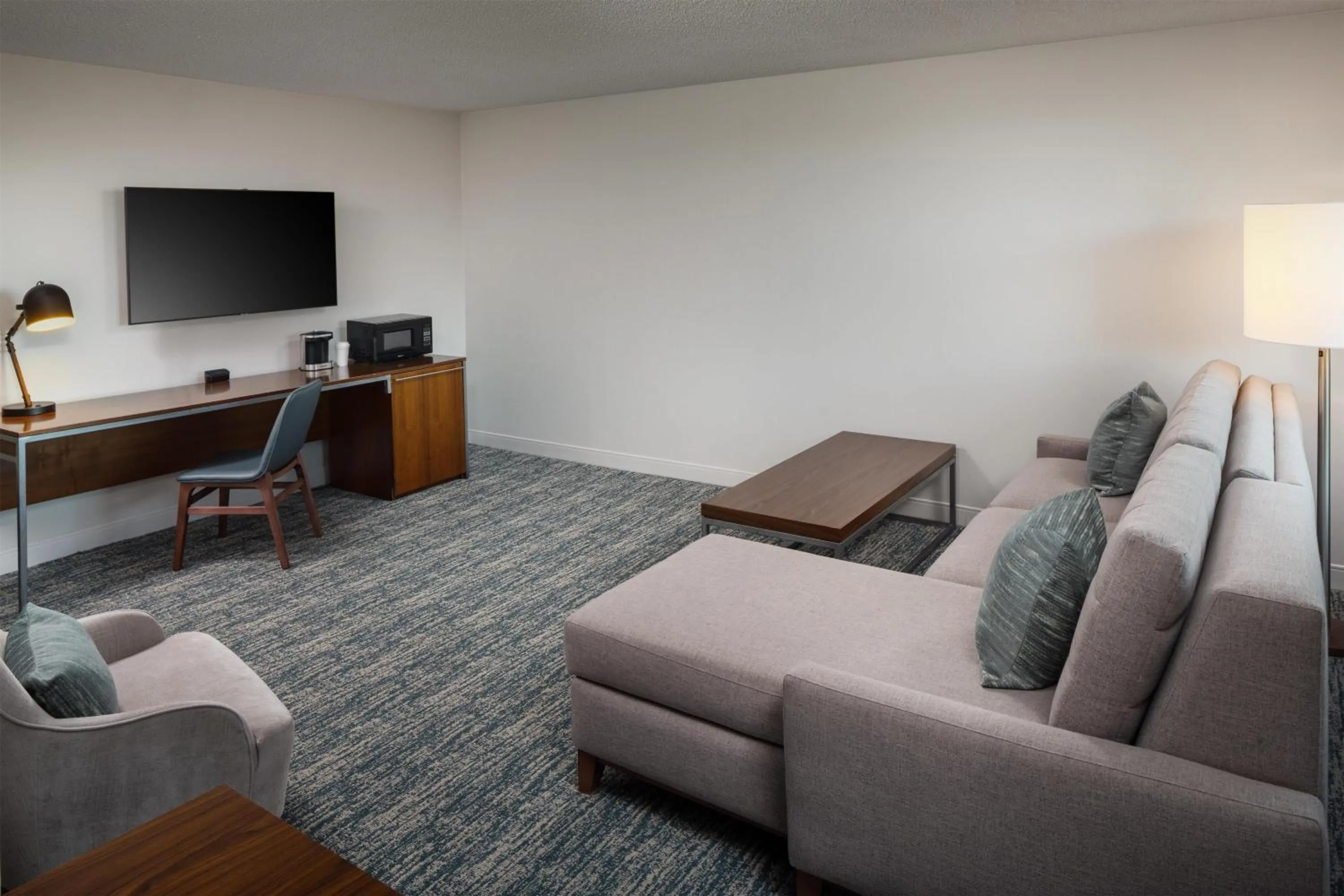 Living room in DoubleTree by Hilton Boston-Andover