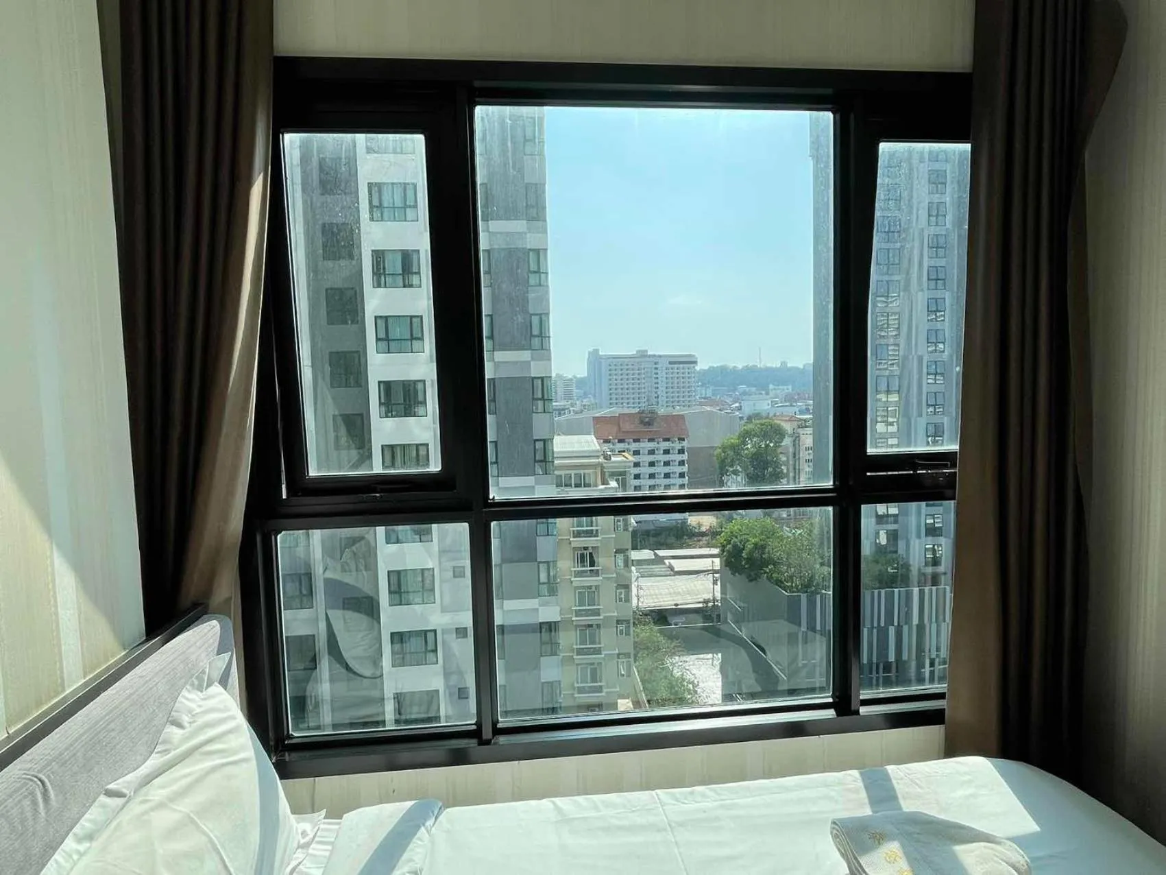 Bedroom, Bed in The Base Central Pattaya Thai