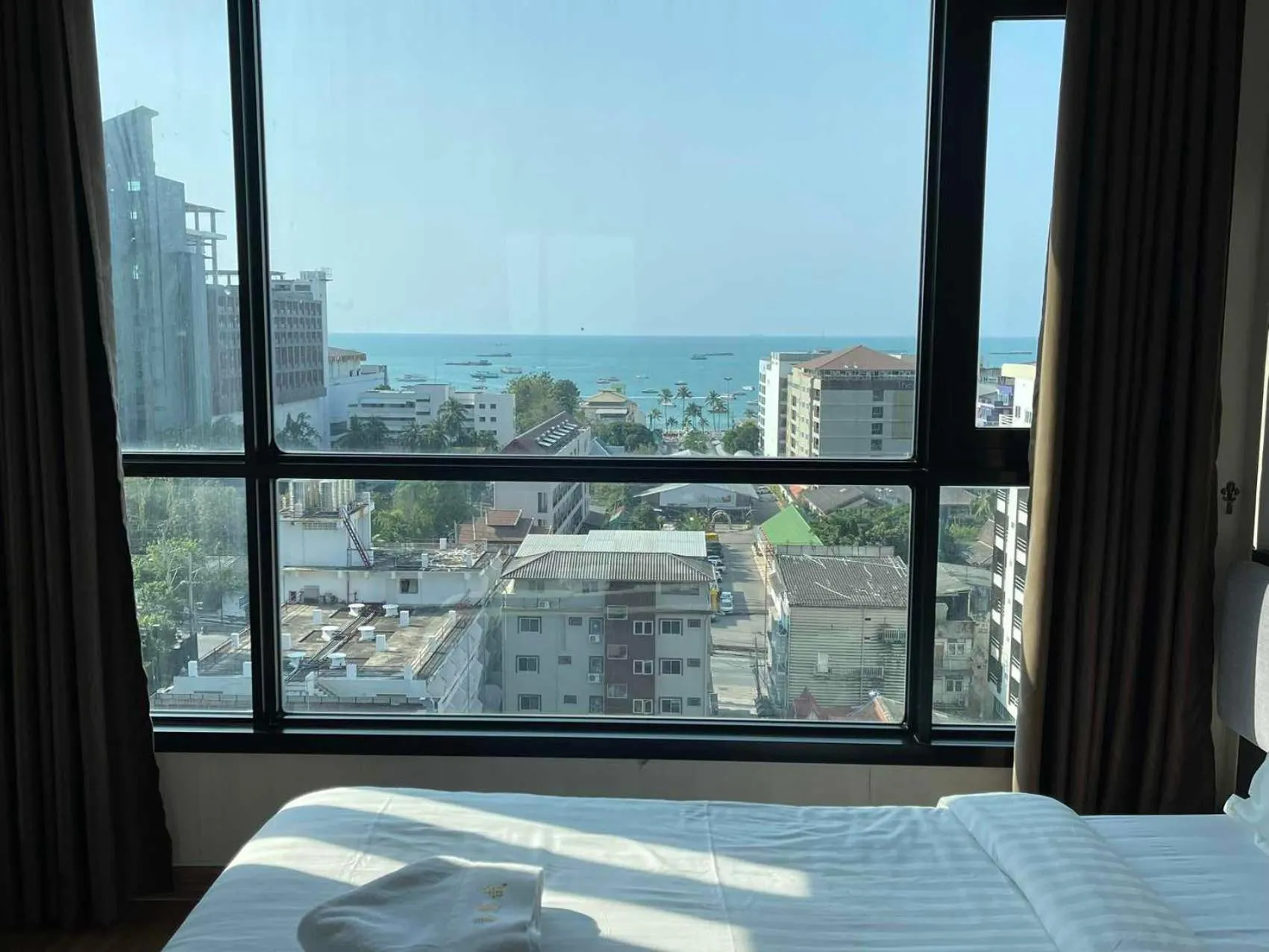 Bedroom, Bed in The Base Central Pattaya Thai